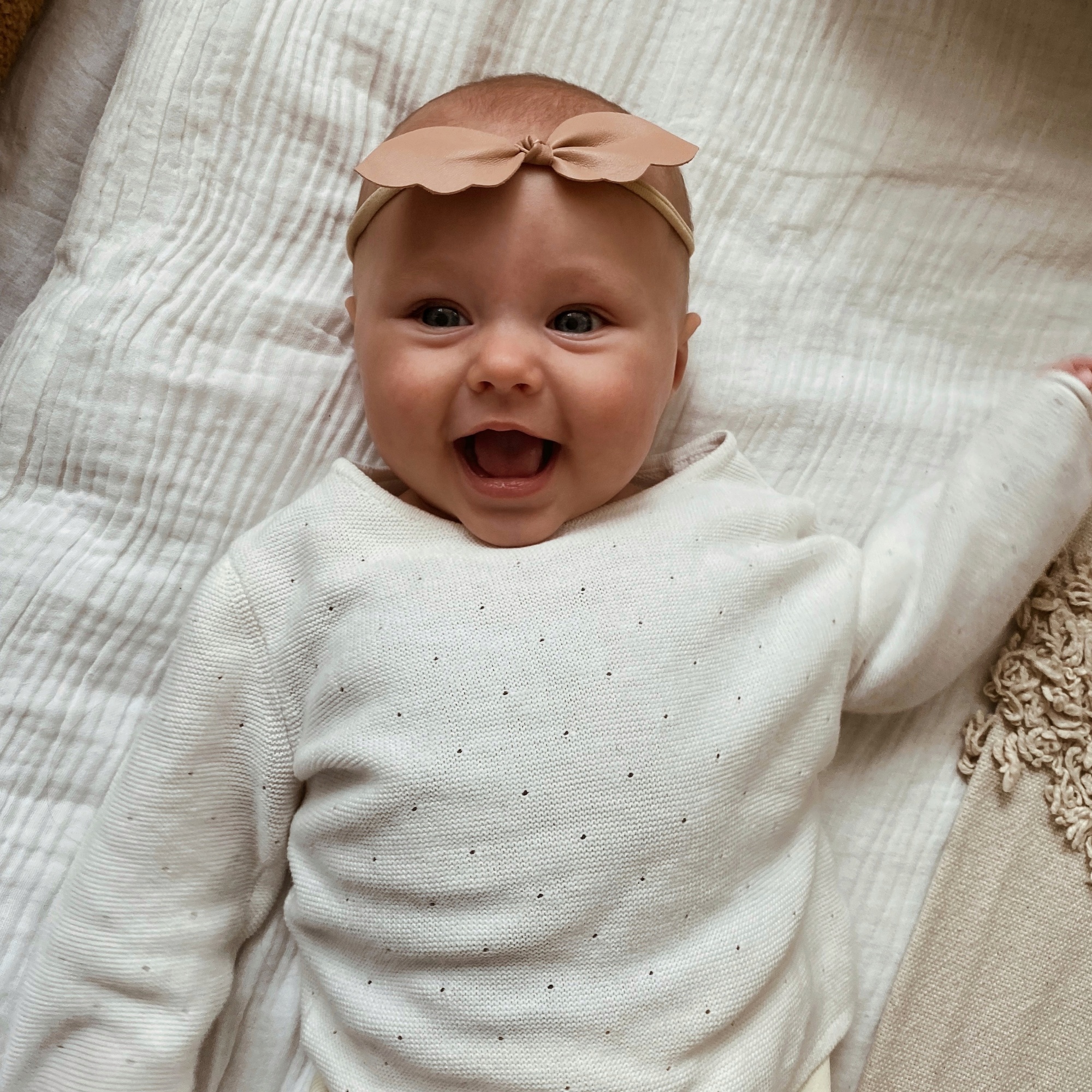 Повязка на голову "Крылья ангела" бежевый