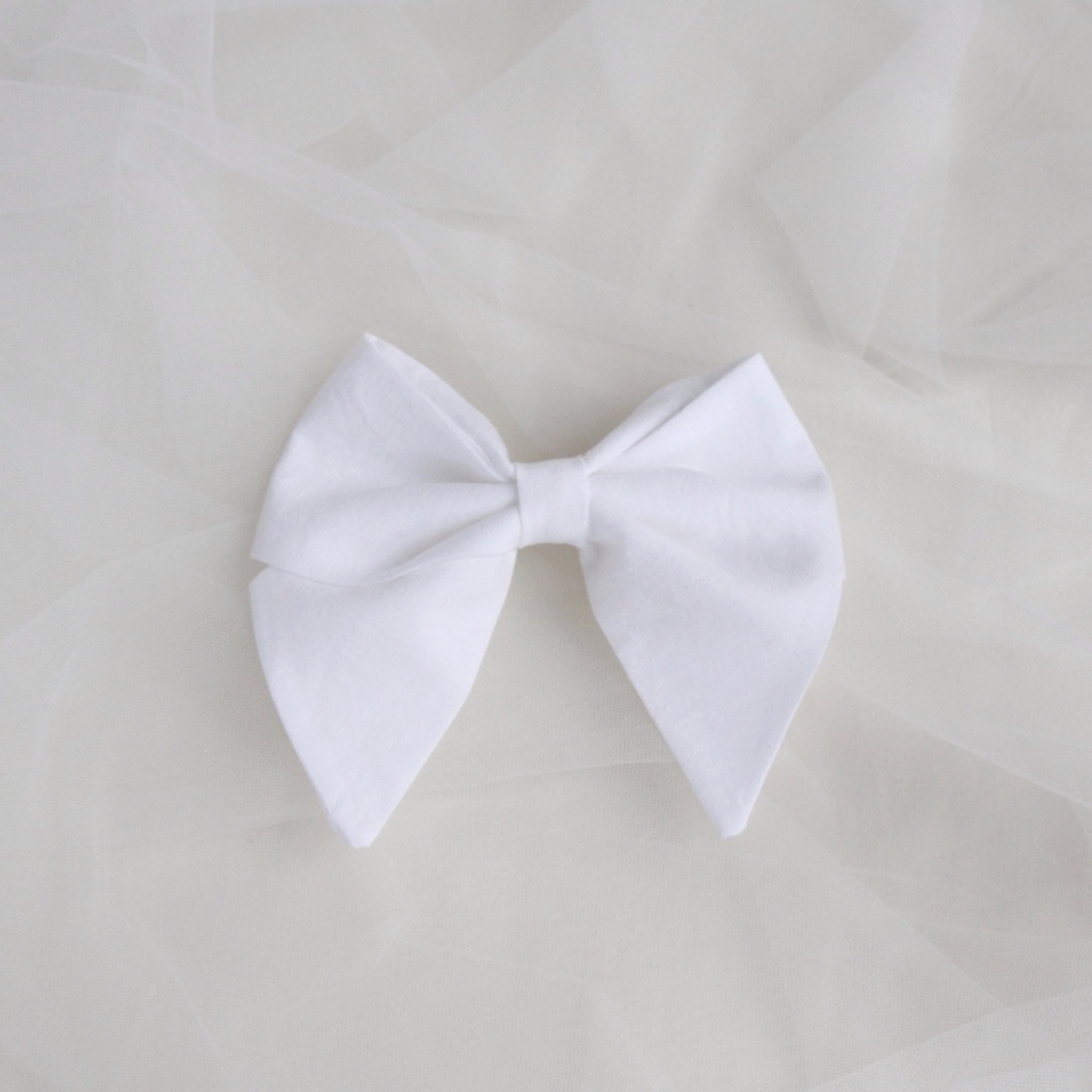 Заколка-автомат "Бант с хвостиками" белый