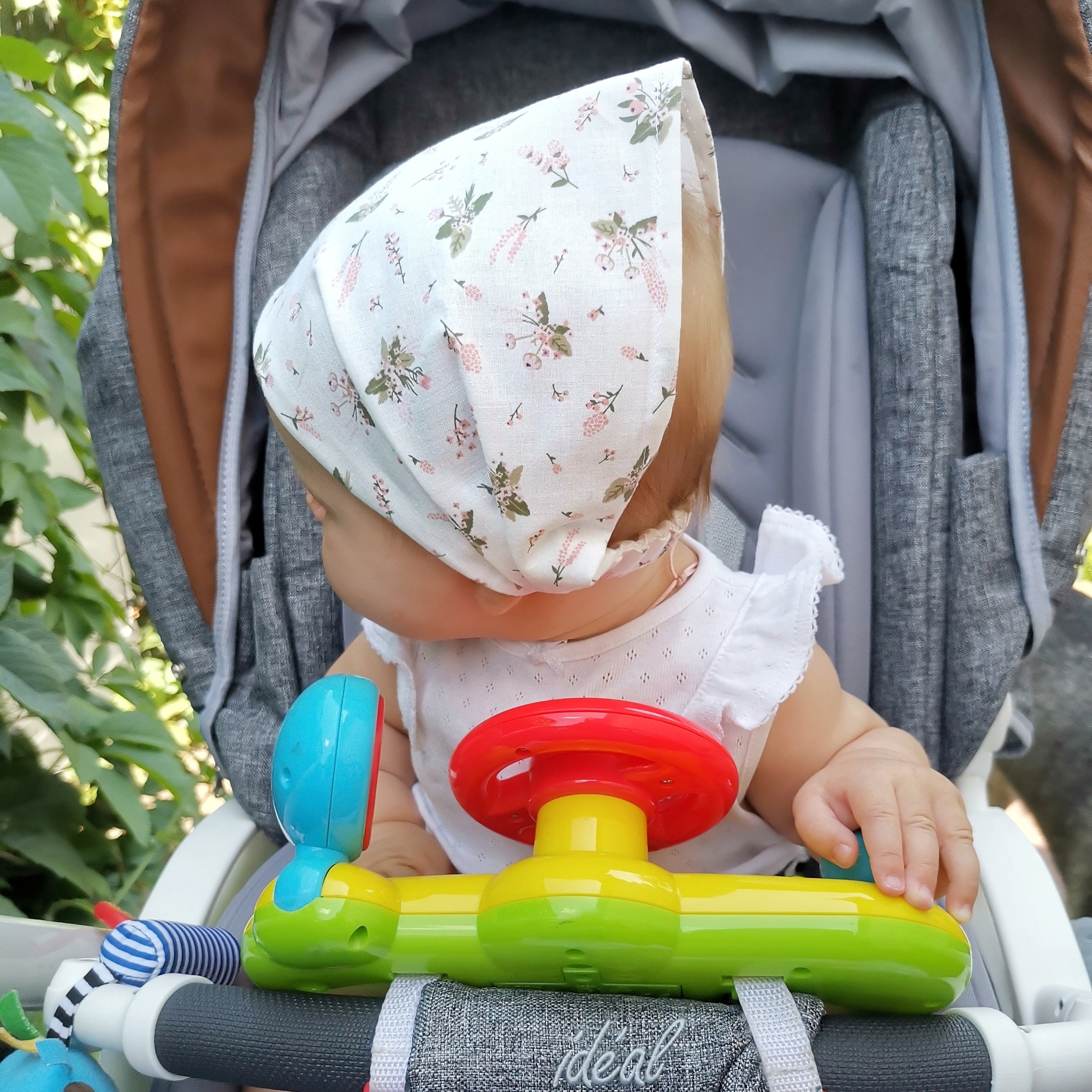 Косынка "Белая с цветами"