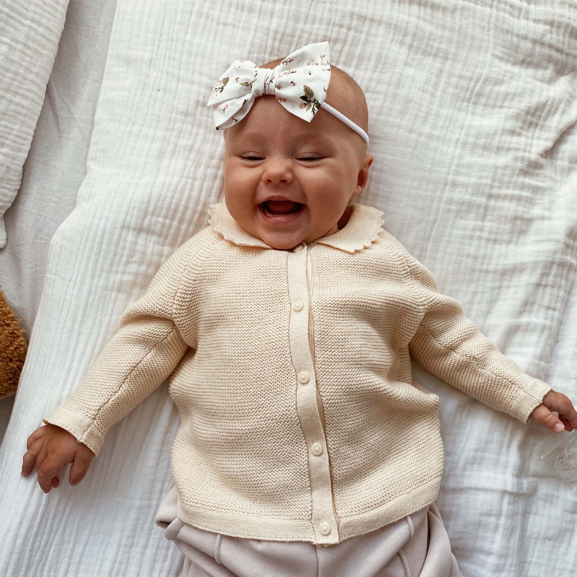 Повязка на голову "Хлопковый бант" белый с цветами