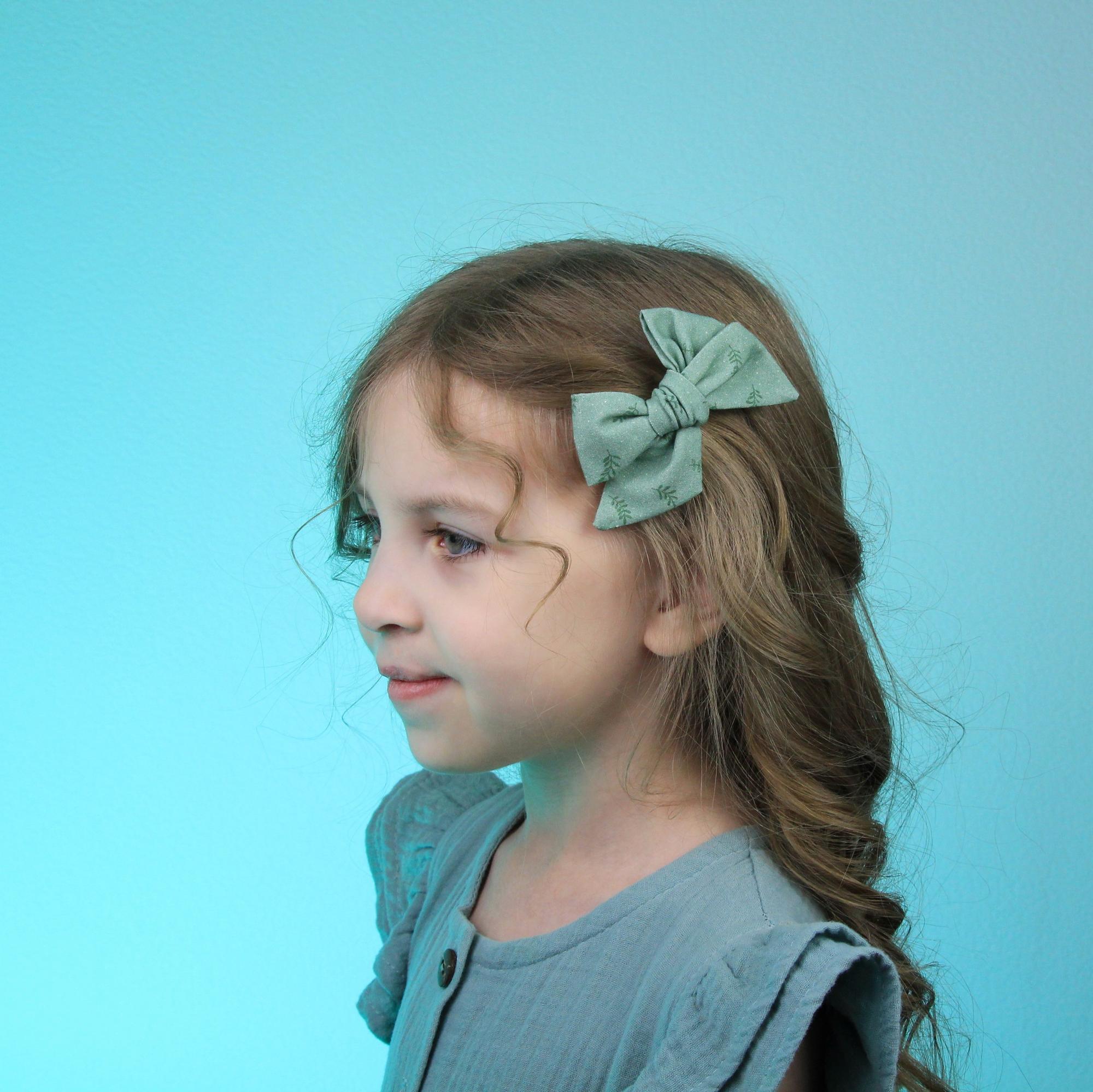 Заколка-зажим "Хлопковый бант" зеленый с веточками