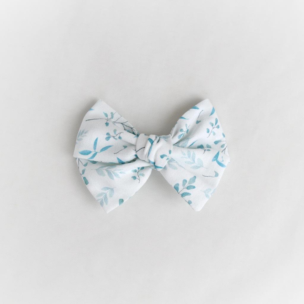 Заколка-зажим "Хлопковый бант" белый с голубыми веточками