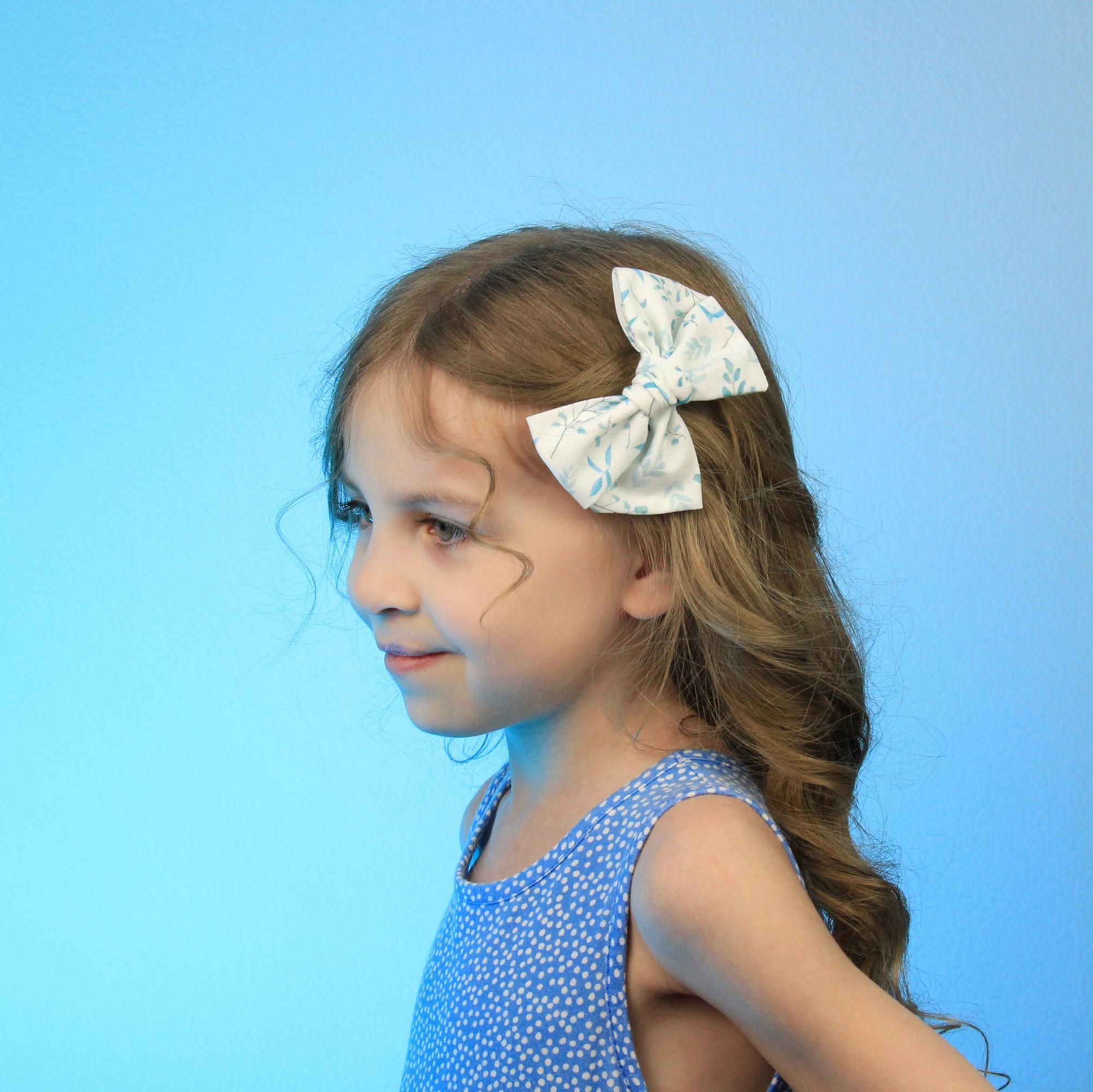 Заколка-зажим "Хлопковый бант" белый с голубыми веточками