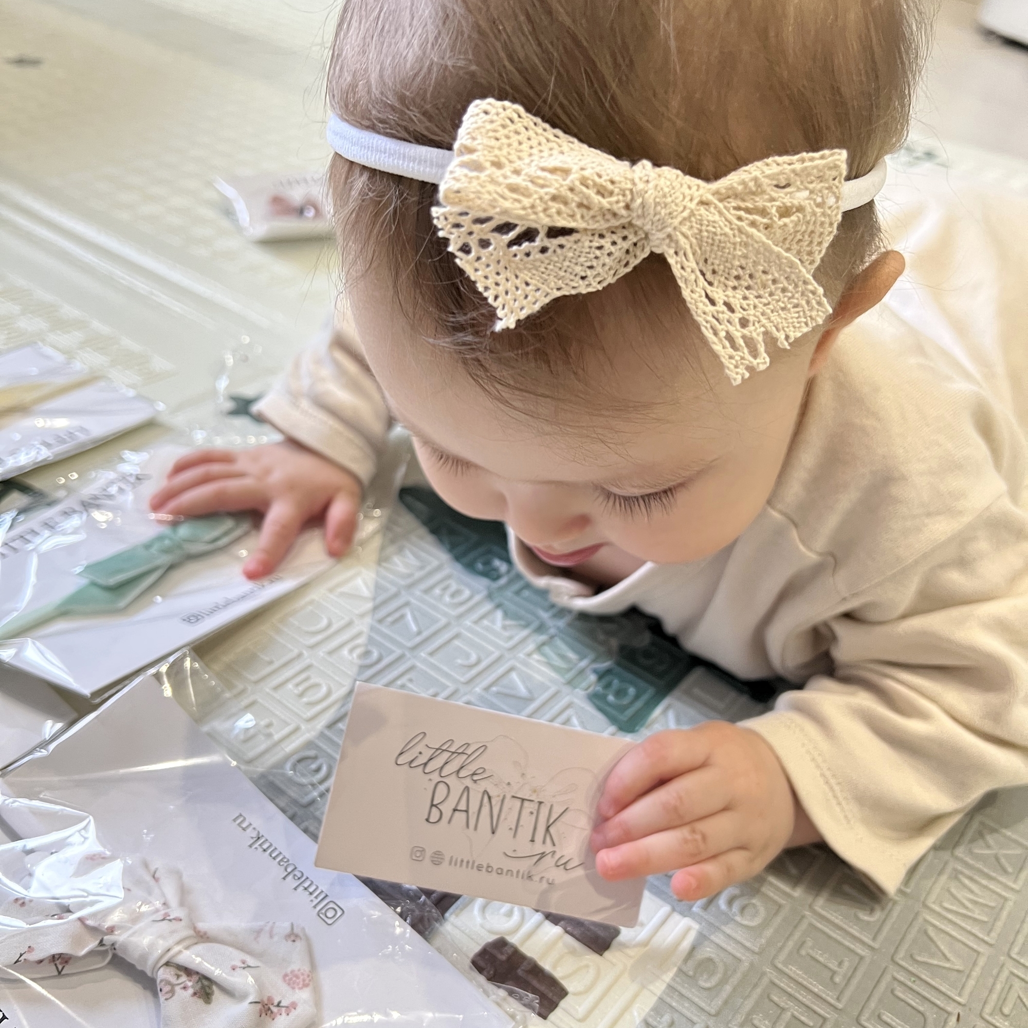 Повязка на голову "Кружевной бантик" бежевый