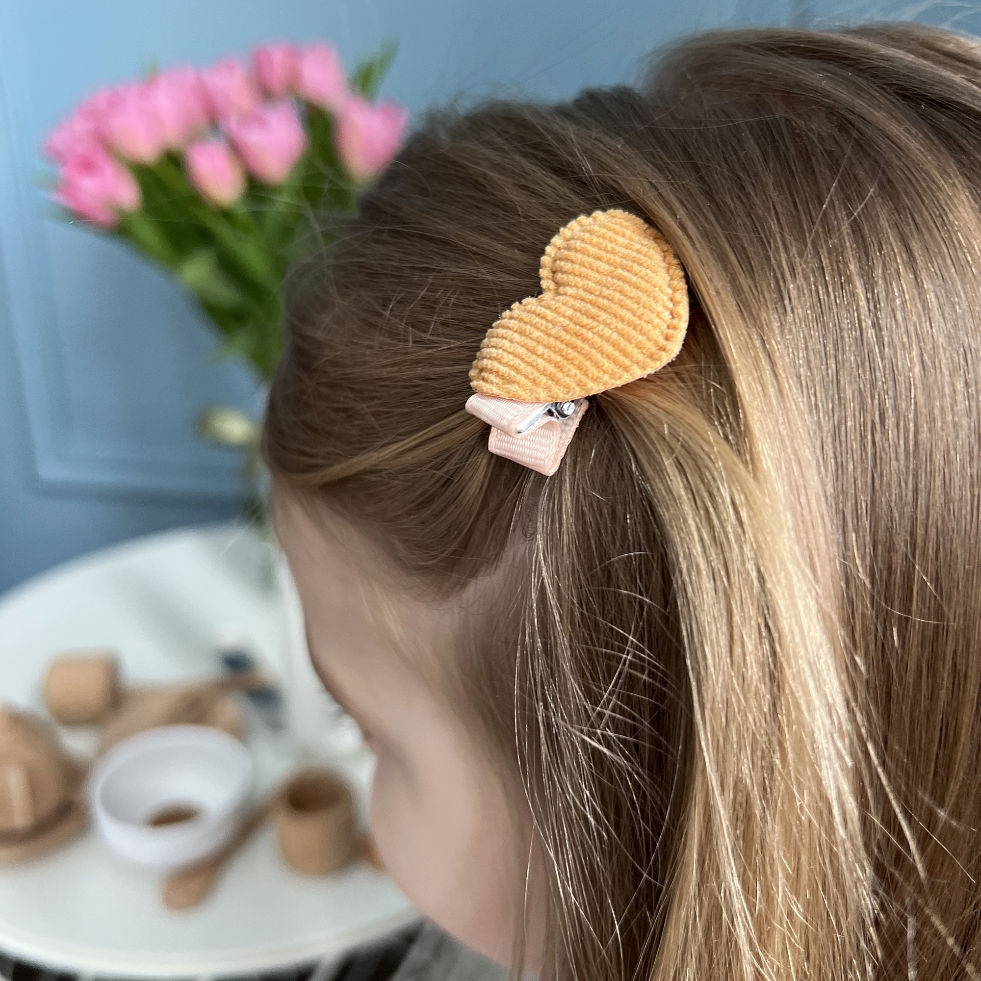 Заколка-зажим "Вельветовое сердце" горчичный