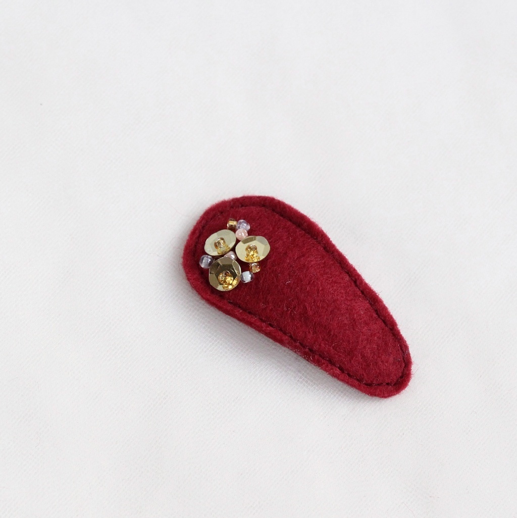 Заколка клик-клак "Фетровая с вышивкой" бордовый