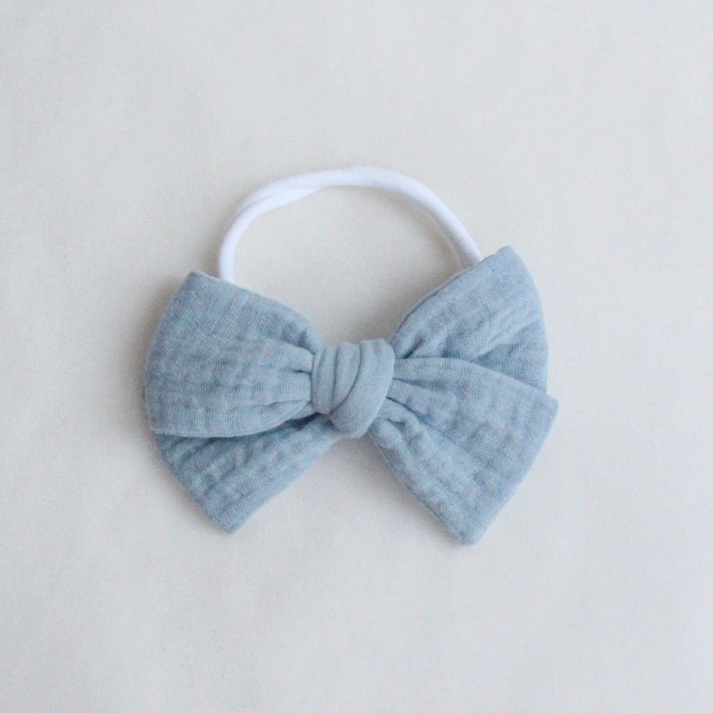 Повязка на голову "Муслиновый бант" серо-голубой