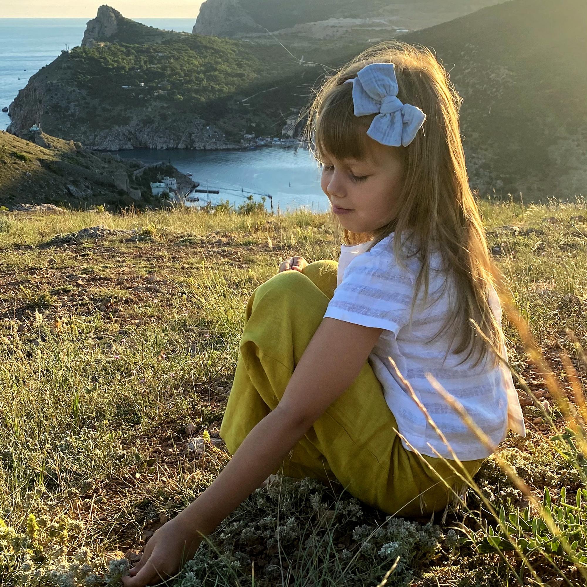 Повязка на голову "Муслиновый бант" серо-голубой