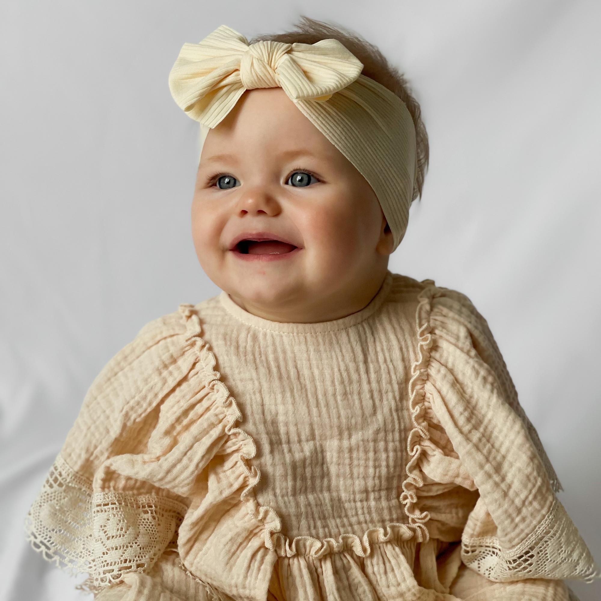 Повязка на голову до 6 месяцев "Широкий бант" ванильный