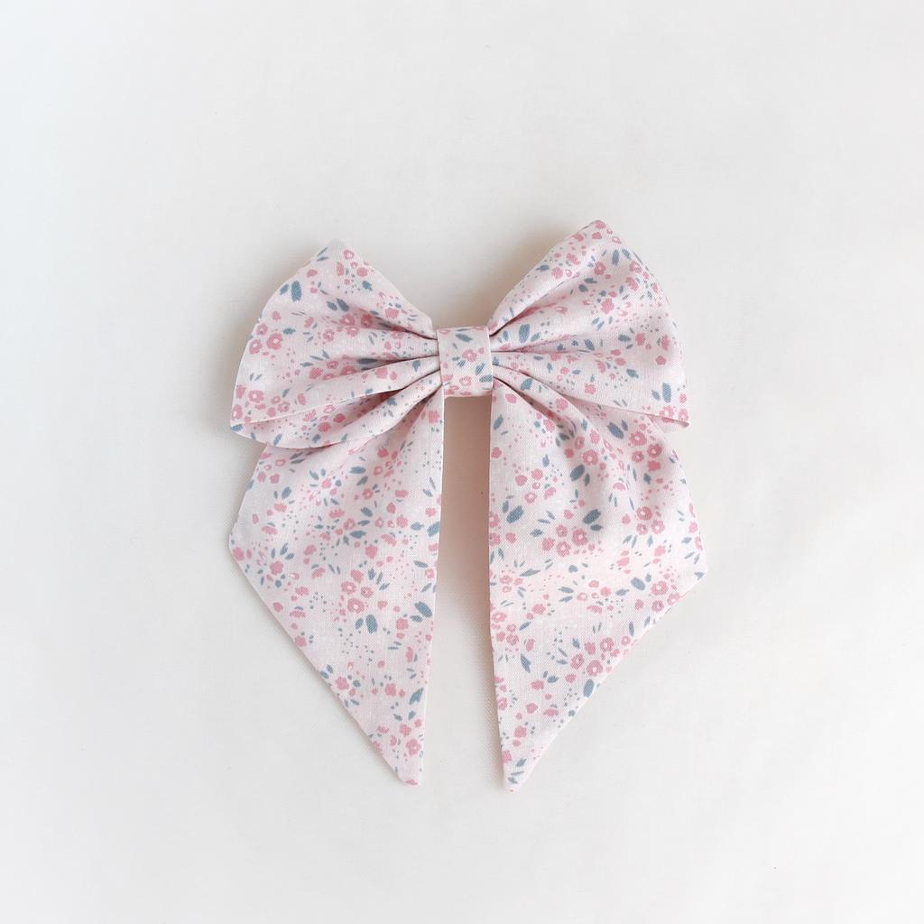 Заколка-автомат "Хлопковый бант длинный" белый с розовыми цветами