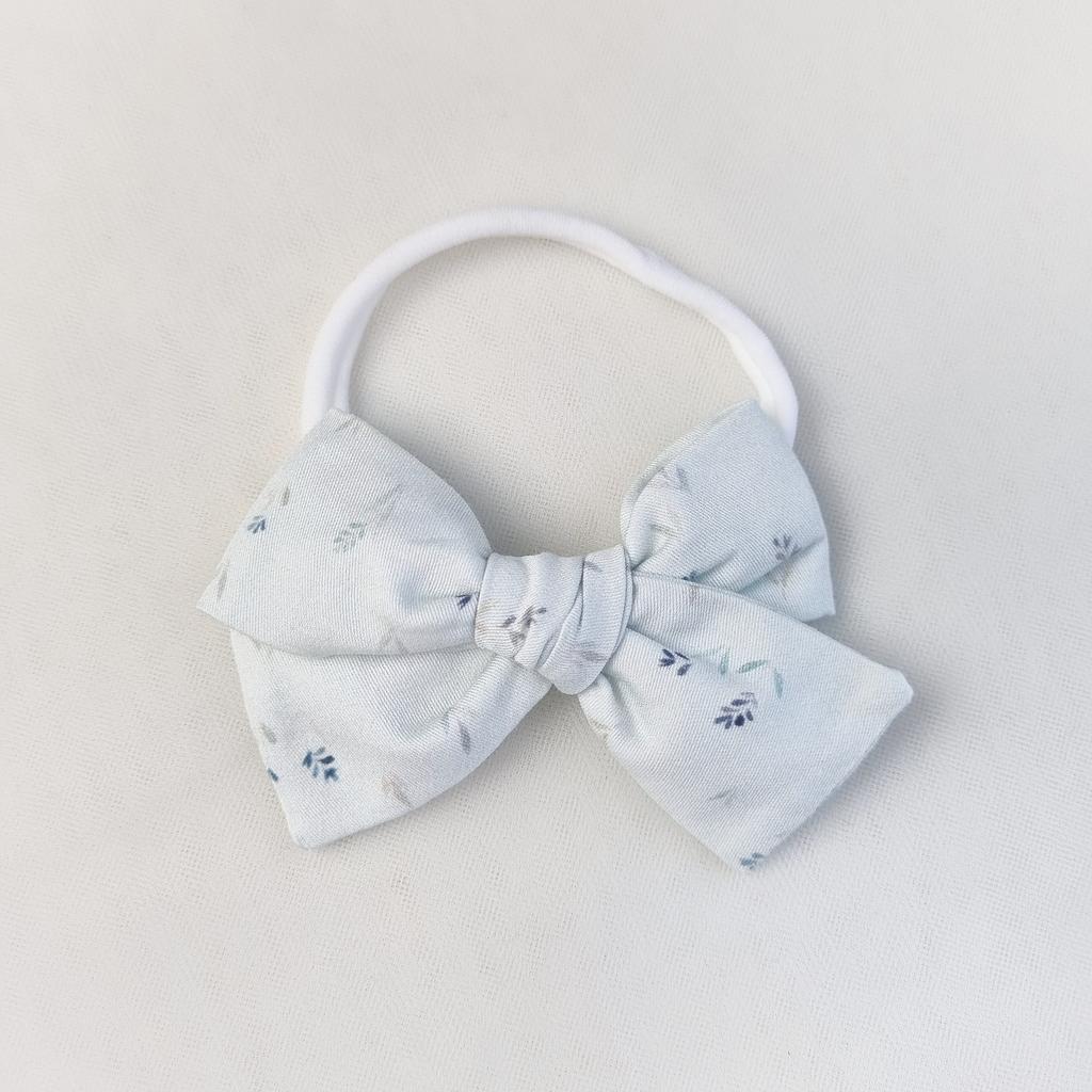 Повязка на голову "Хлопковый бант" синие цветы на светло-голубом