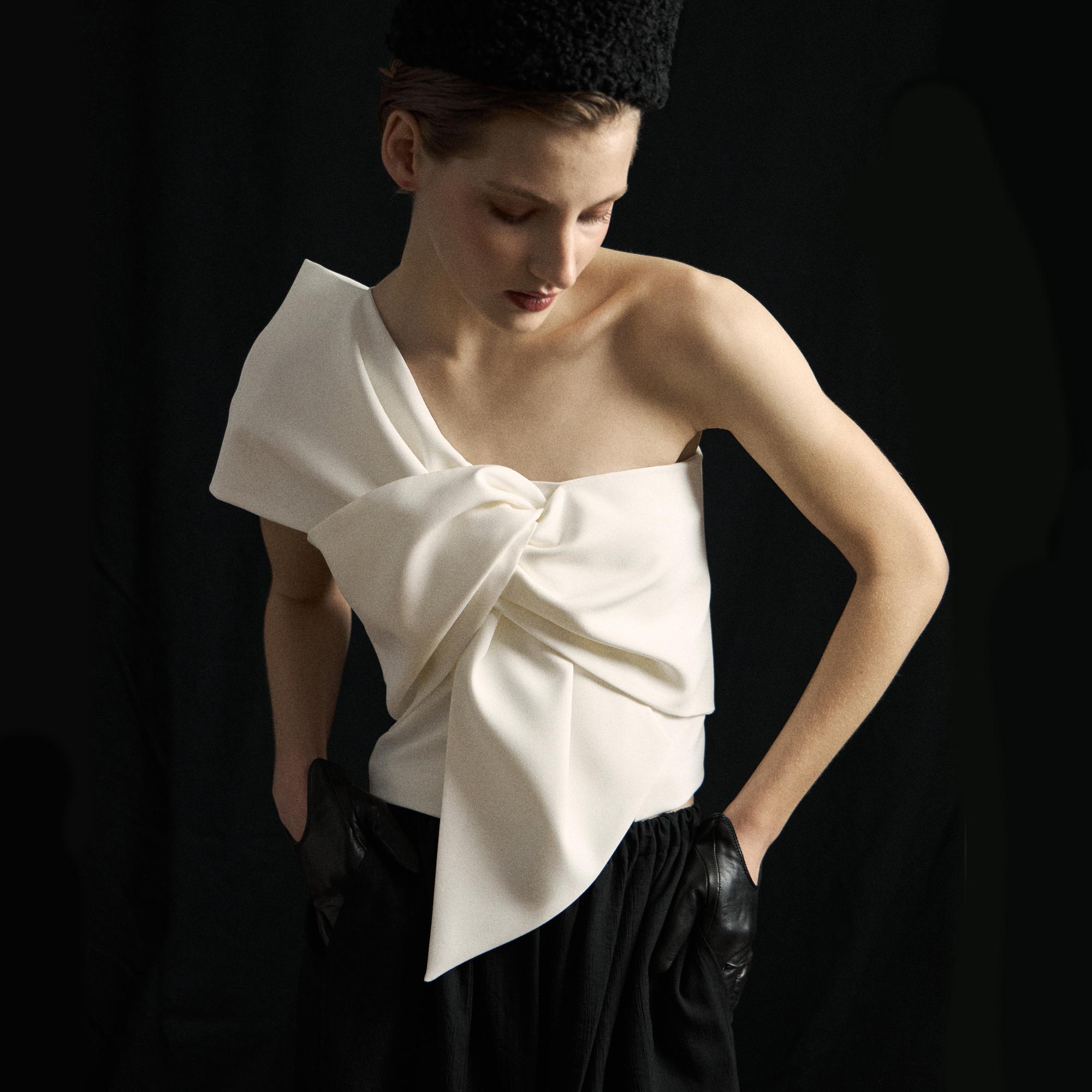 Топ с бантом на груди 'Swan'