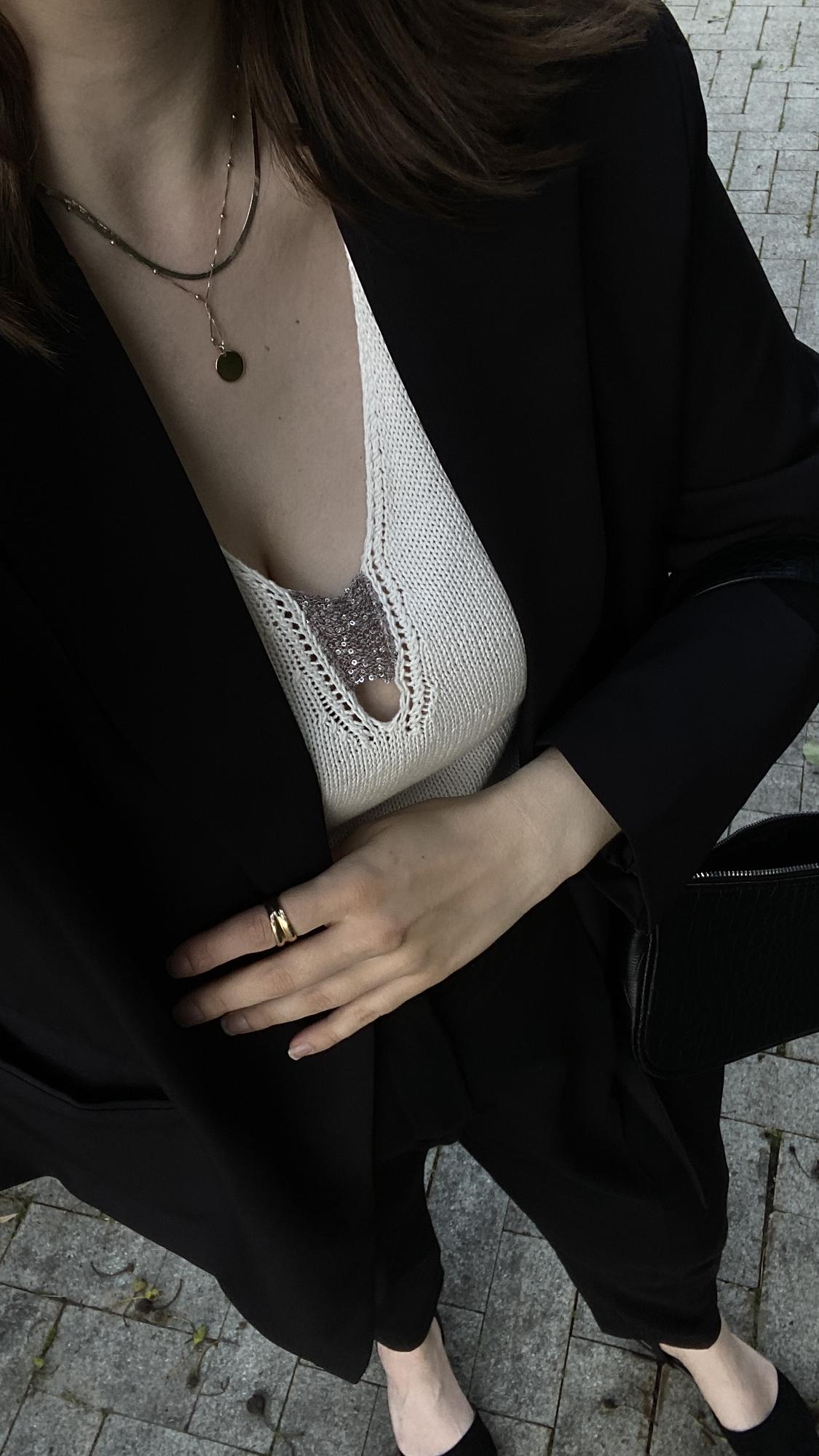 Топ с декольте из пайеток