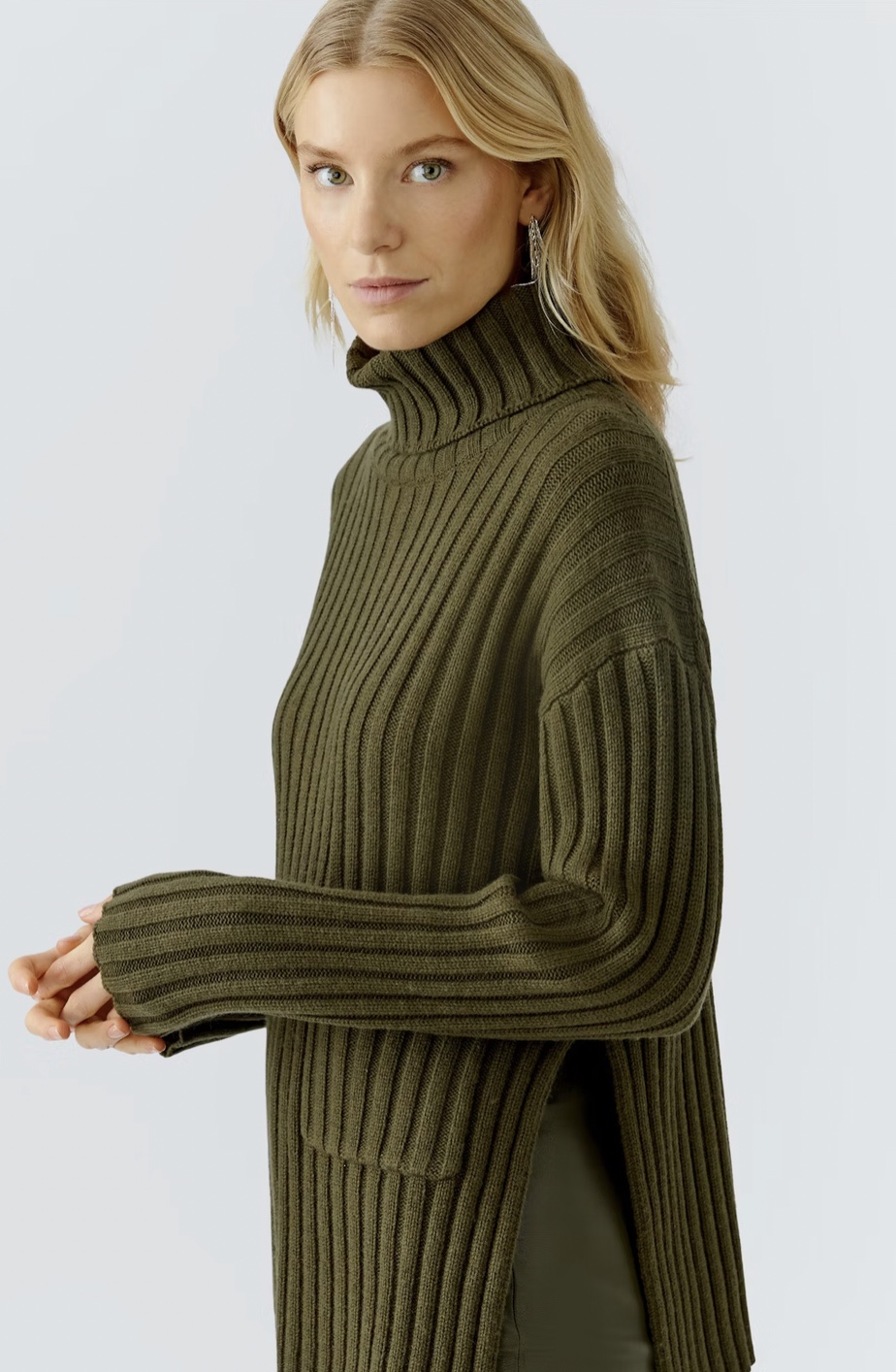 Свитер хаки