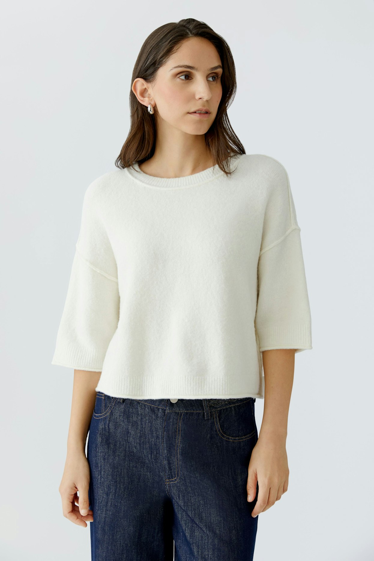 Молочный джемпер