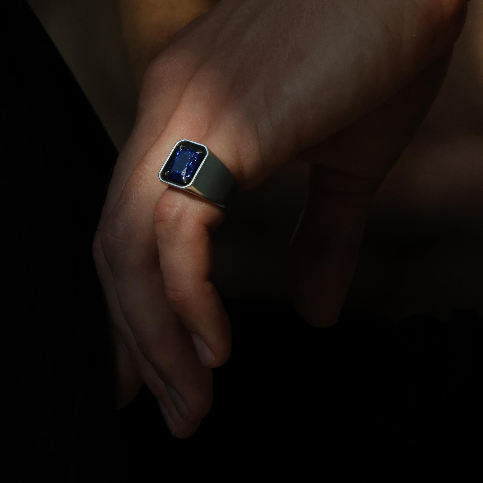 Кольцо Dark Ice Sapphire