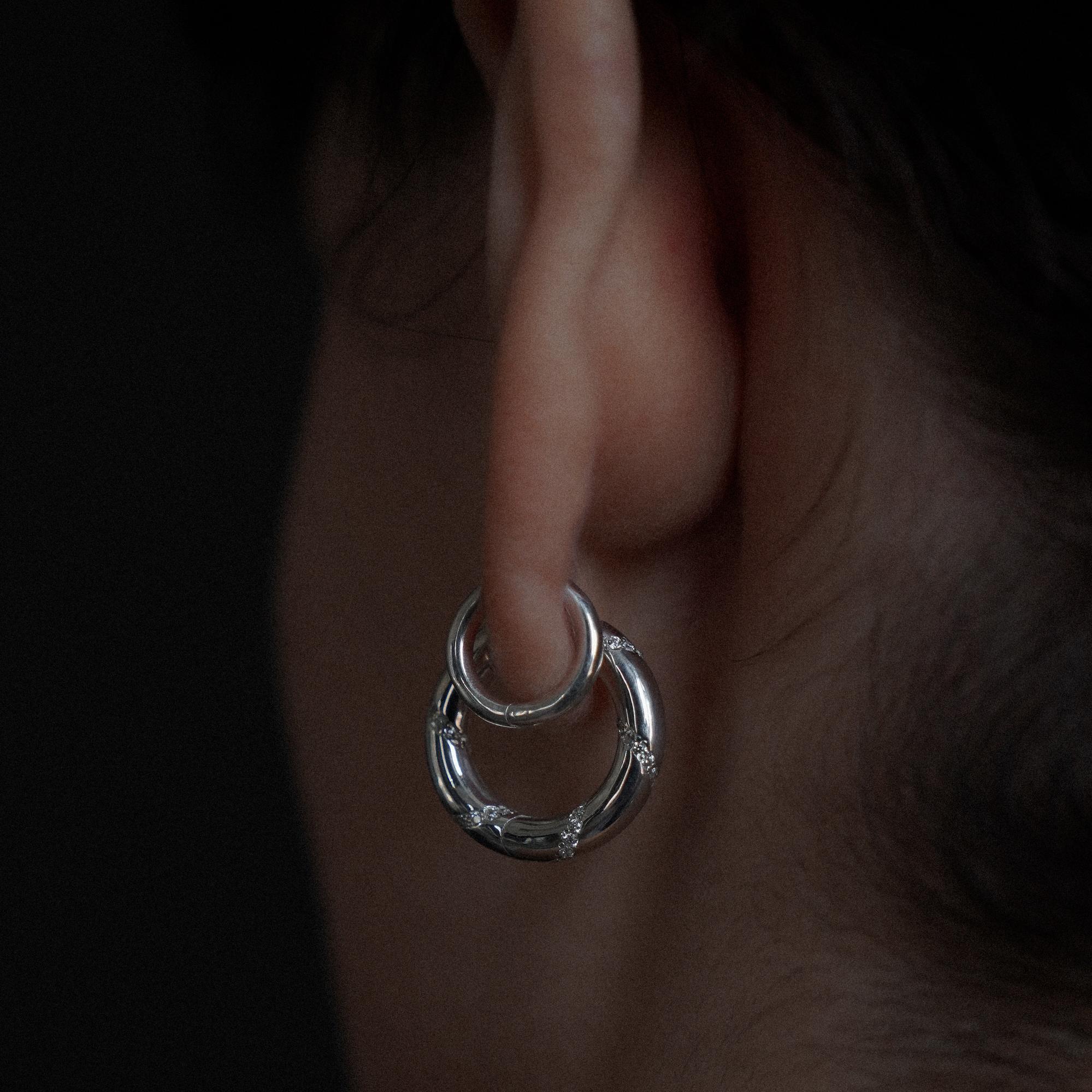 Моносерьга Spiral Crystal White