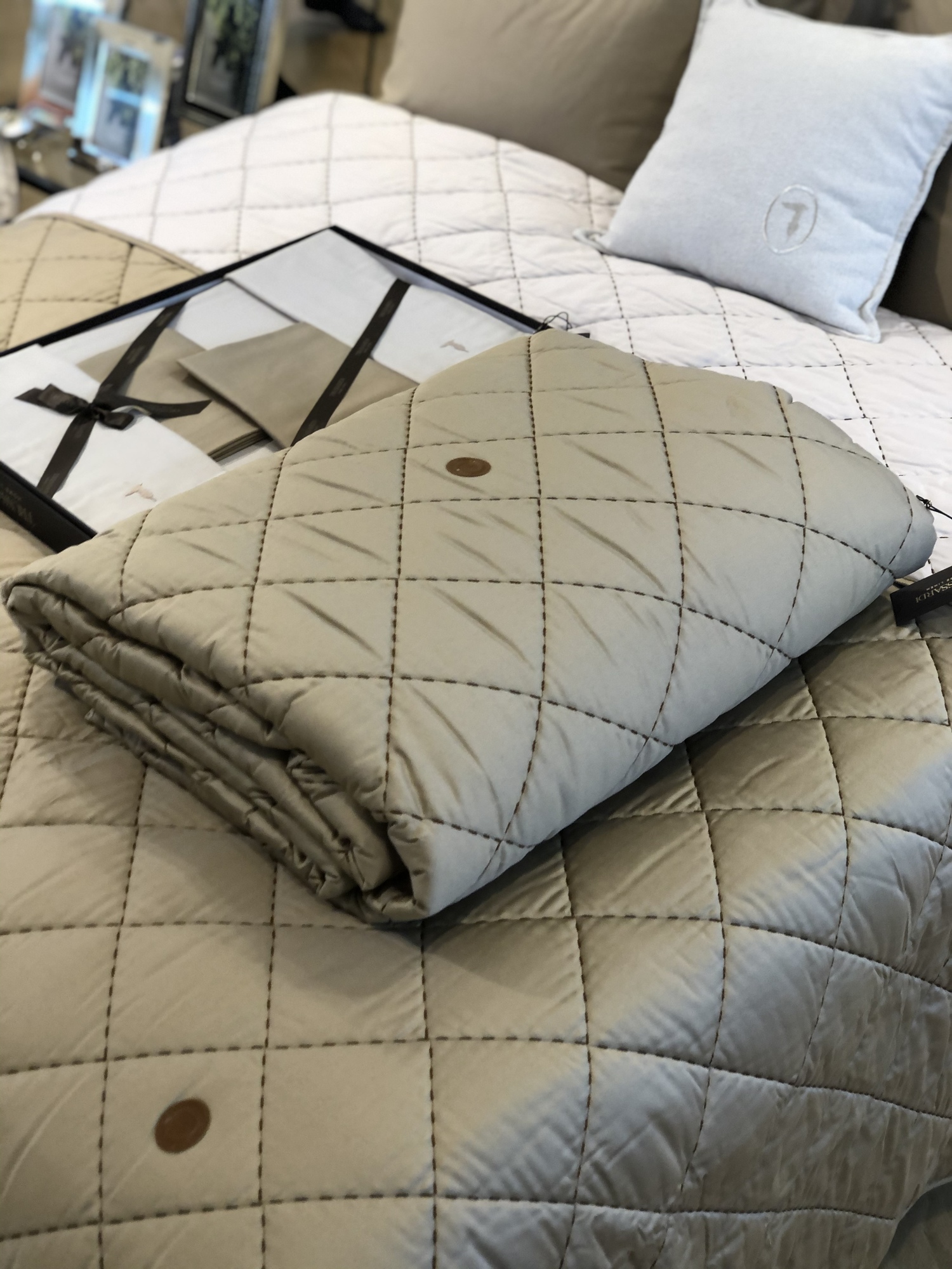 Покрывало Trussardi  SEAM LINE (бежевый цвет)