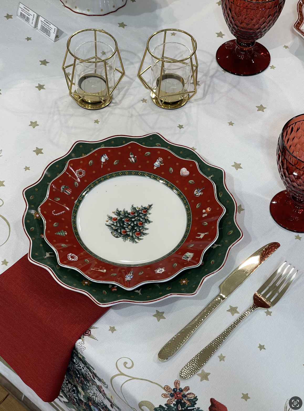 Тарелка 22 см красная Toy's Delight