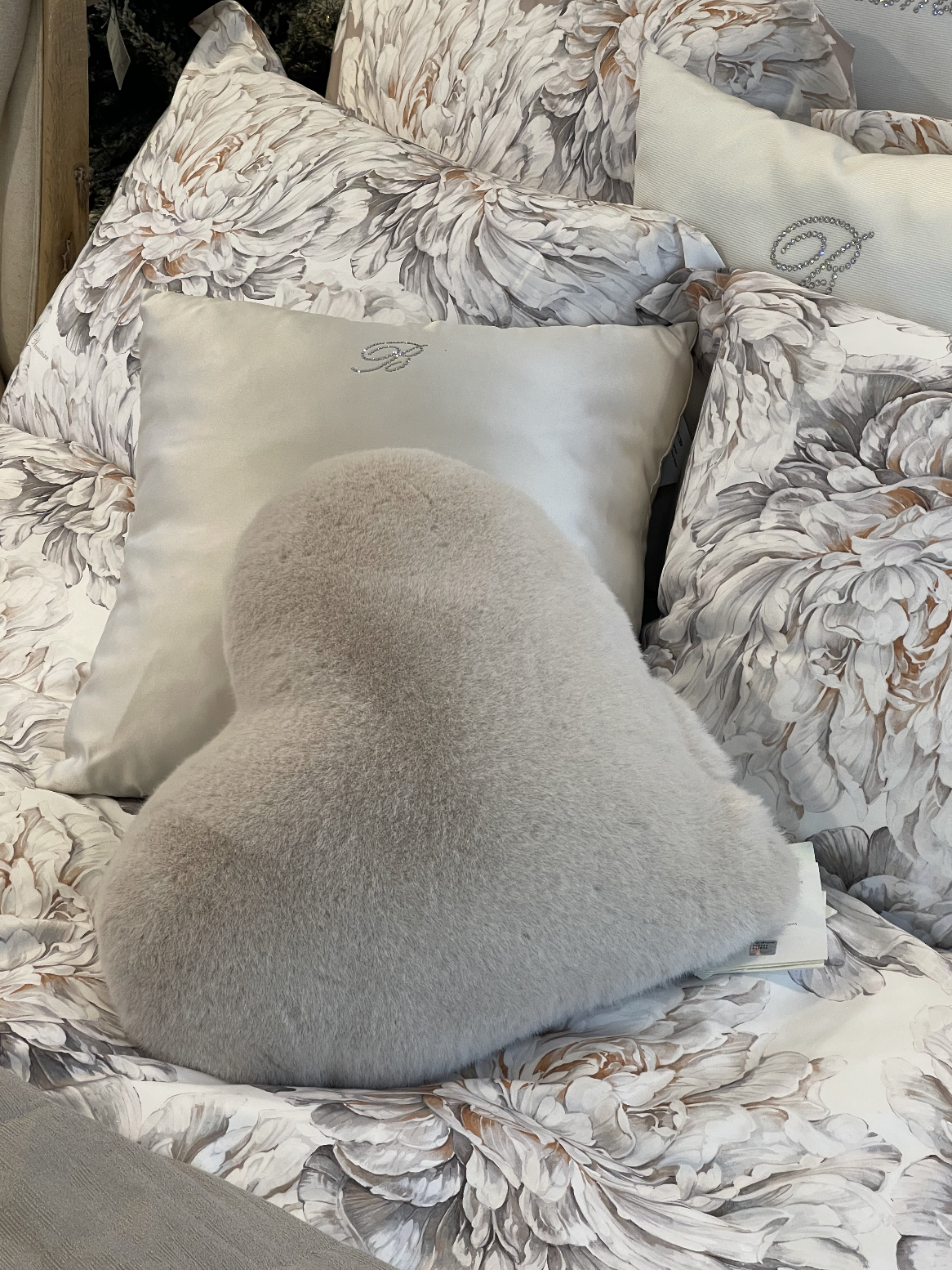 Подушка декоративная BLUMARINE Bluvi бежевая в форме сердца, 46х46см