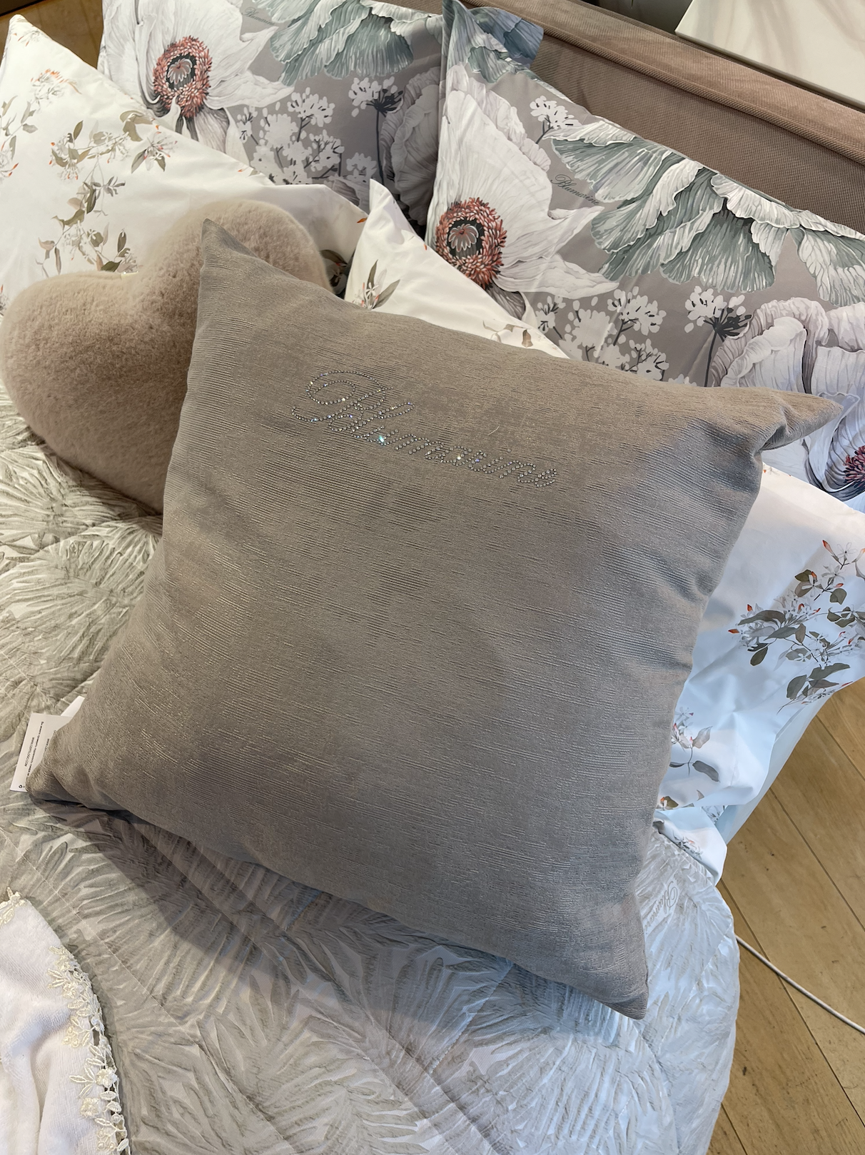 Подушка декоративная BLUMARINE Respiro 60x60cm, Dove Grey (коричневый)