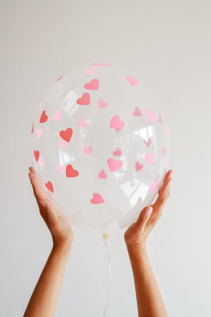 Прозрачный шар с розовыми сердечками, 30 см