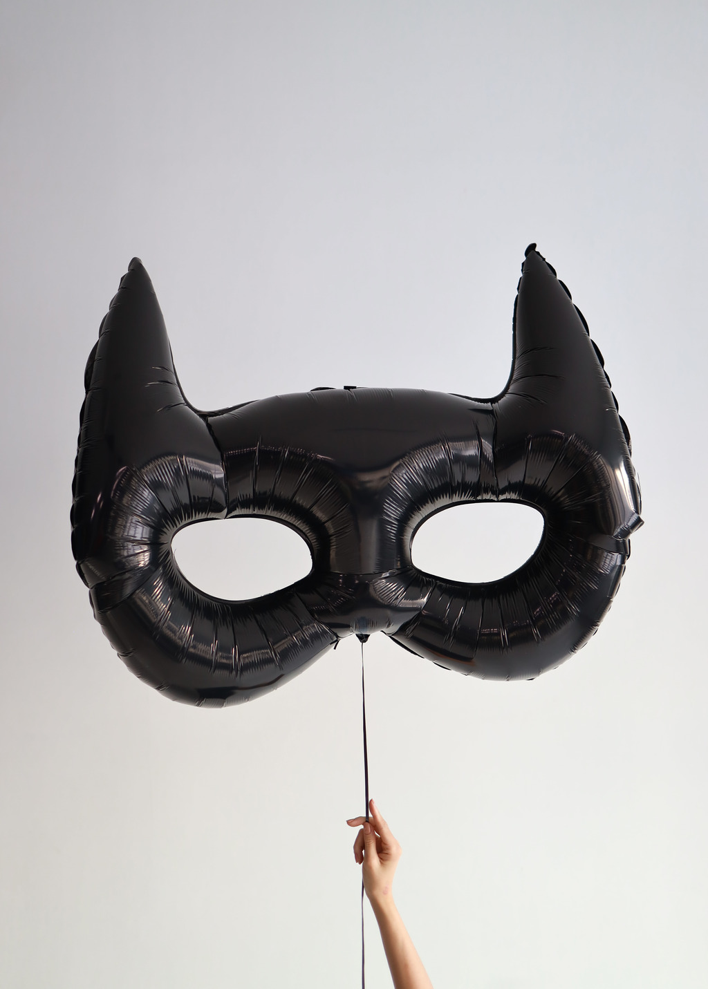 Маска черная, 114 см