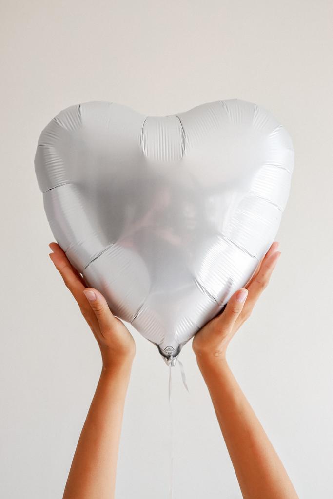 Фольгированный шар сердце, белый сатин, 48 см
