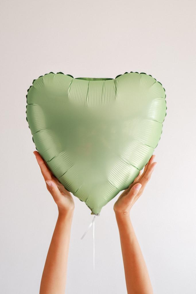 Фольгированный шар сердце, оливковый, 48 см