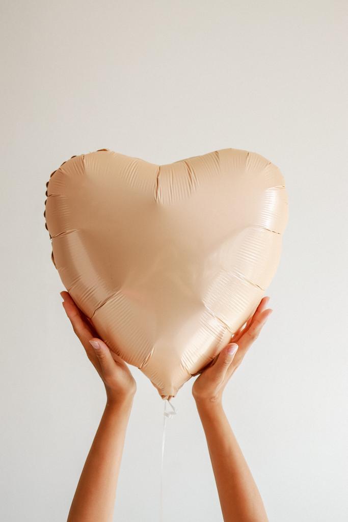 Фольгированный шар сердце, нюдовый, 48 см