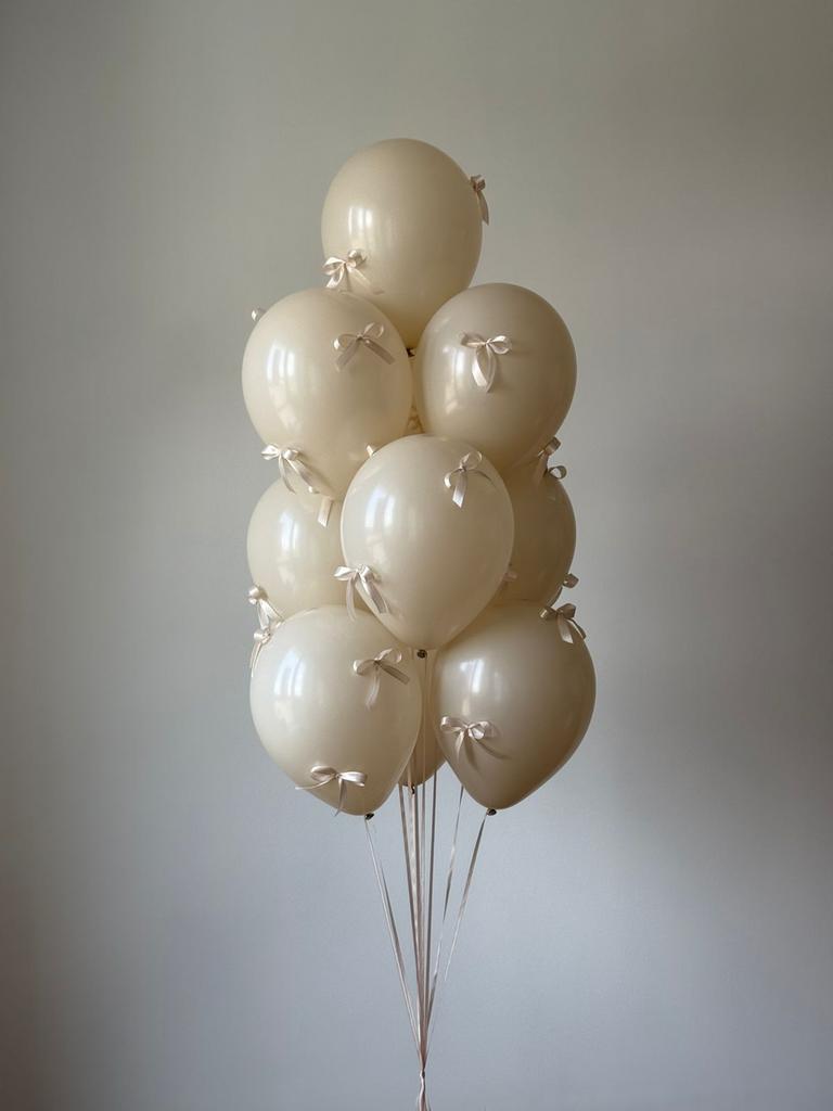 Связка из 10 шаров с бантиками