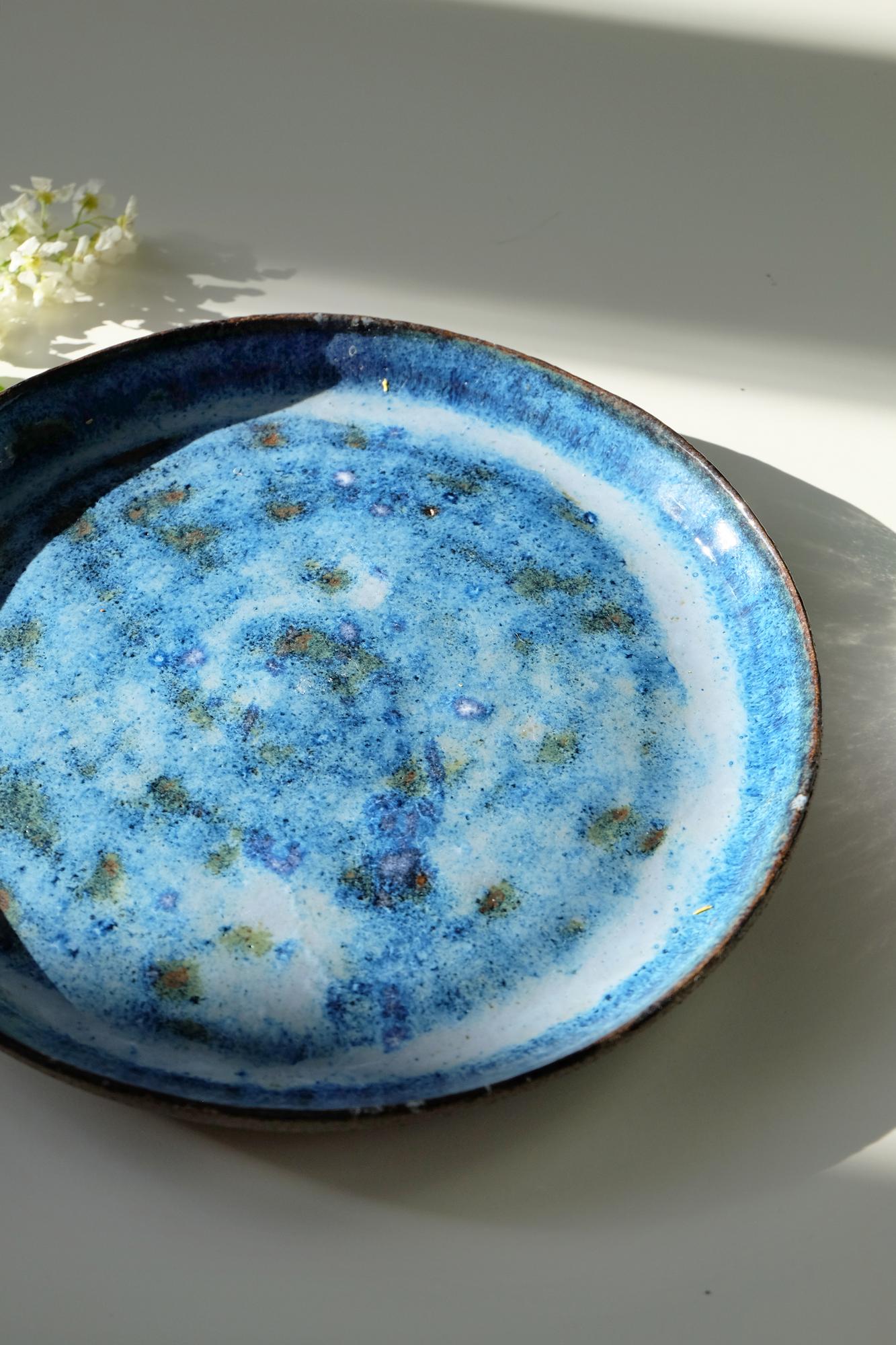 Керамика ручной работы тарелка Черничные ночи 20,5 см HURMA