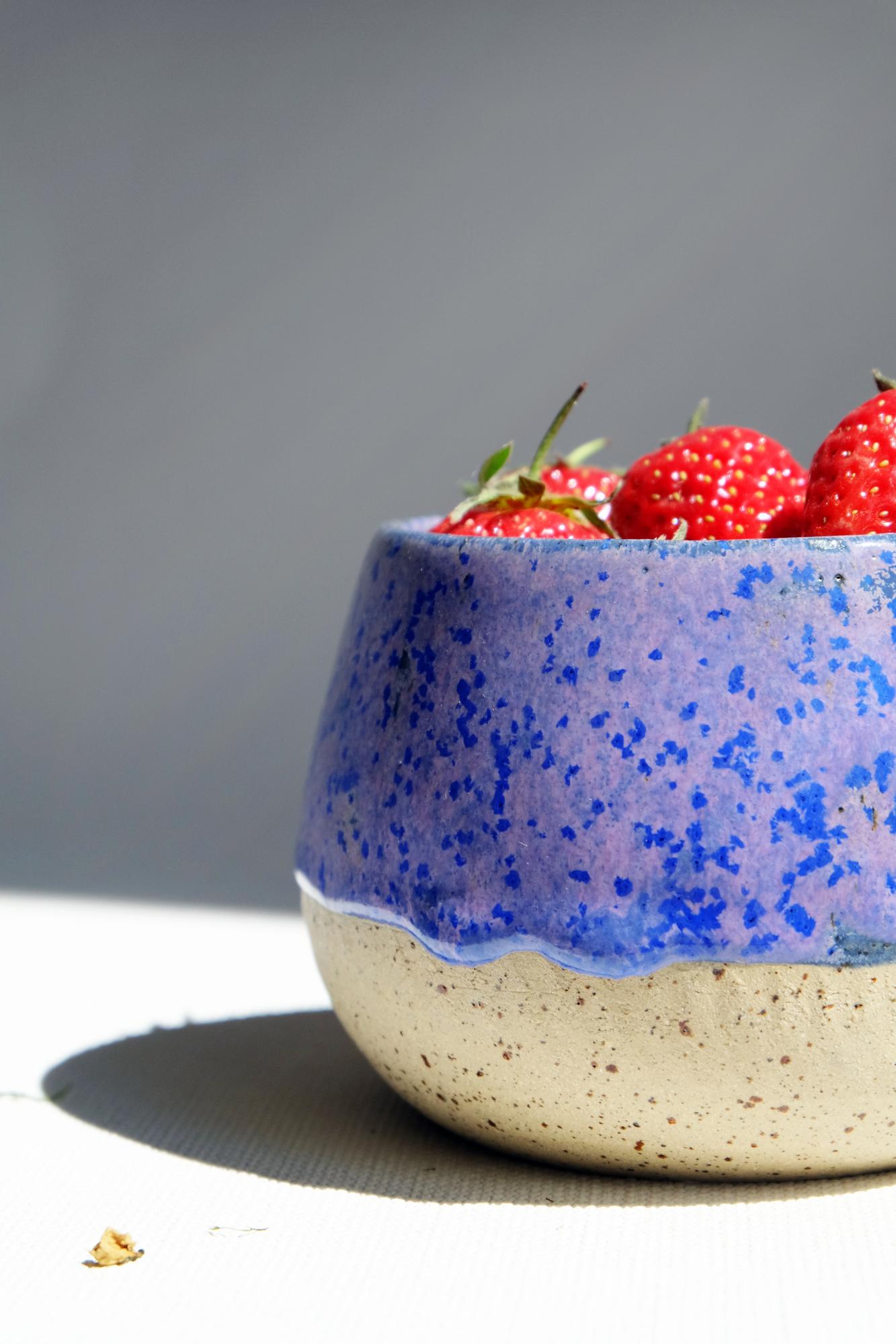 Керамика ручной работы чашка Ягодная HURMA