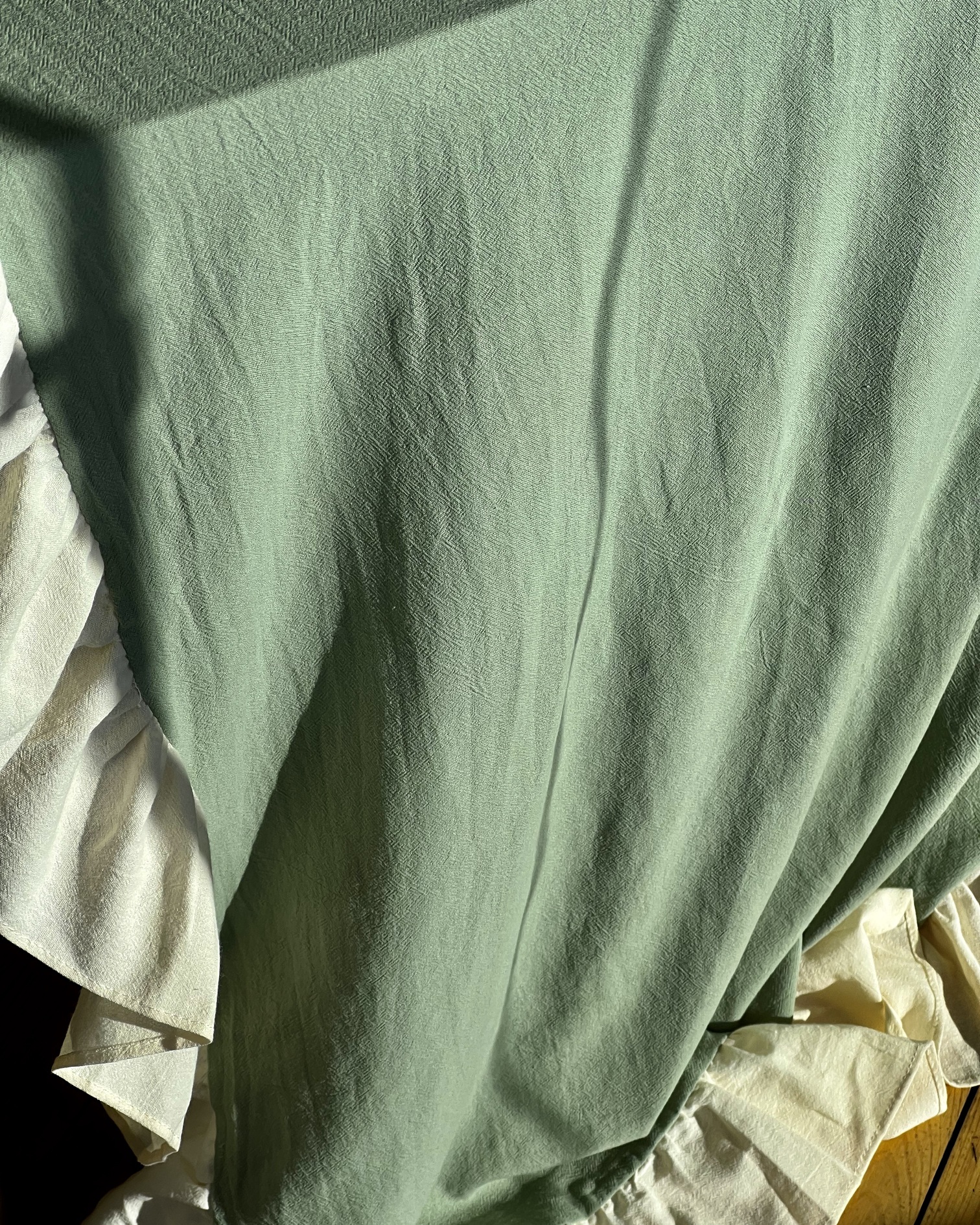 Скатерть с оборками