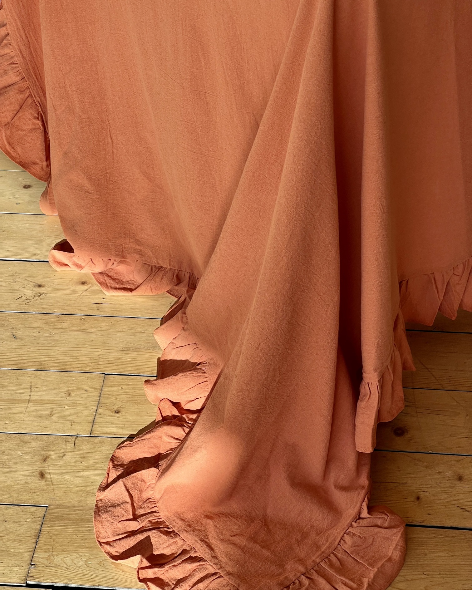 Скатерть с оборками