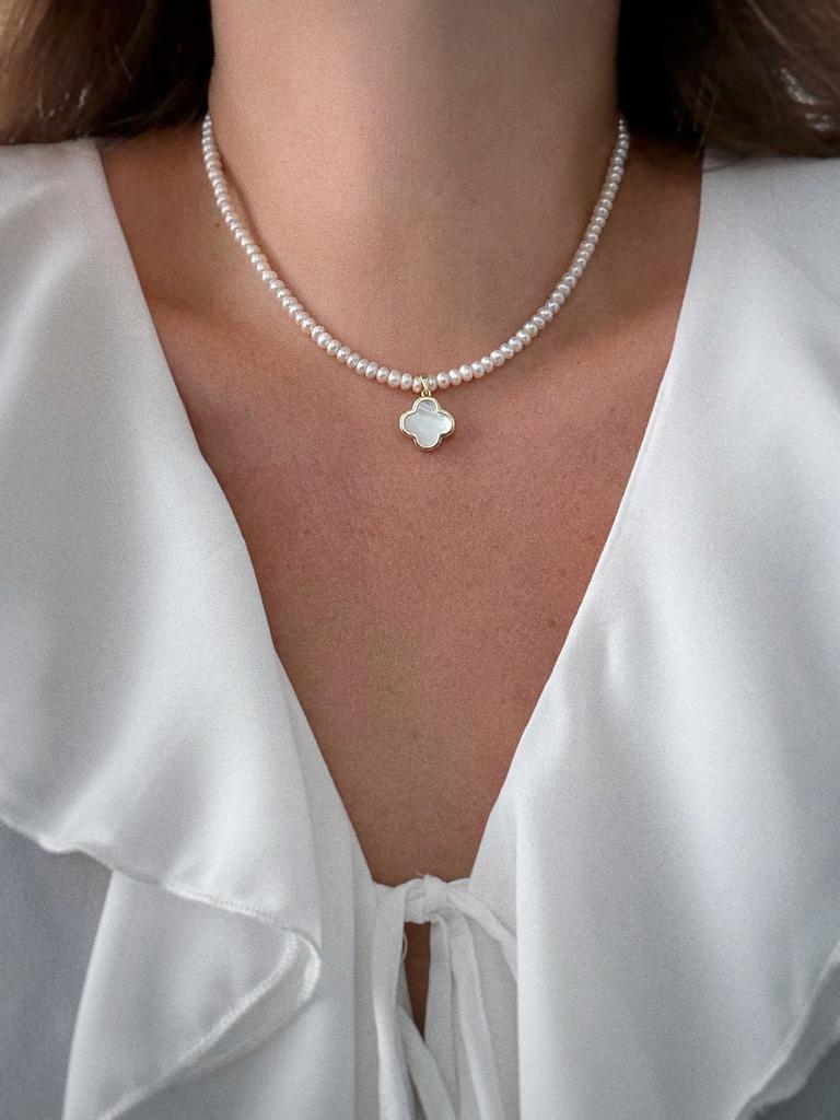 Чокер жемчужный с клевером (позолота)