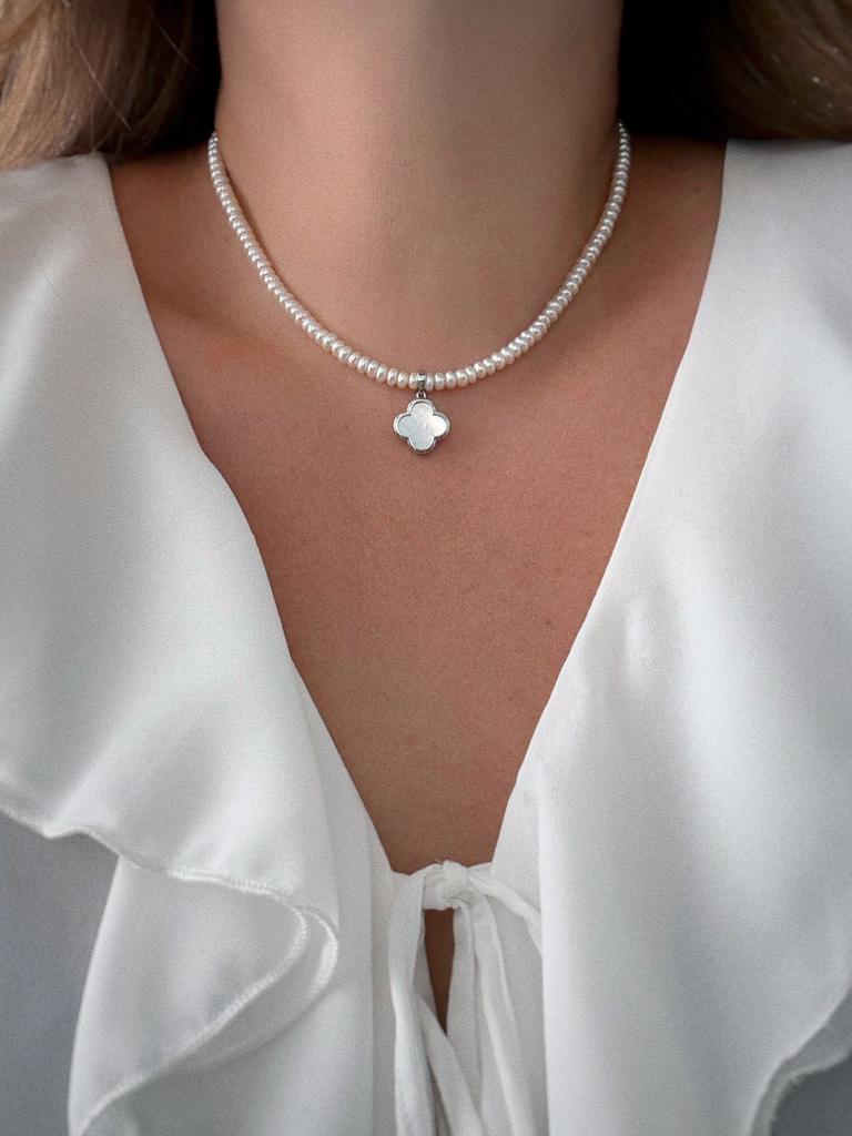 Чокер жемчужный с клевером (родий)