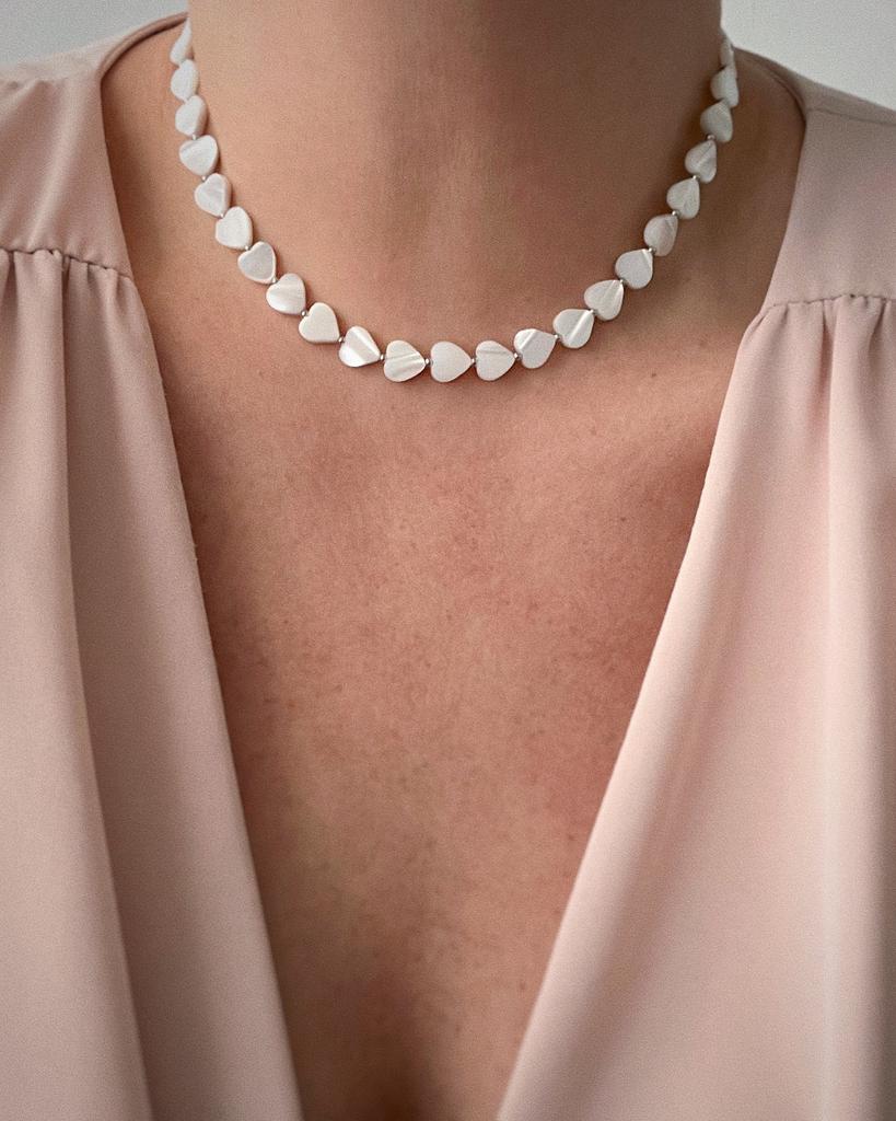 Чокер с  перламутровыми сердечками (8мм, родий)