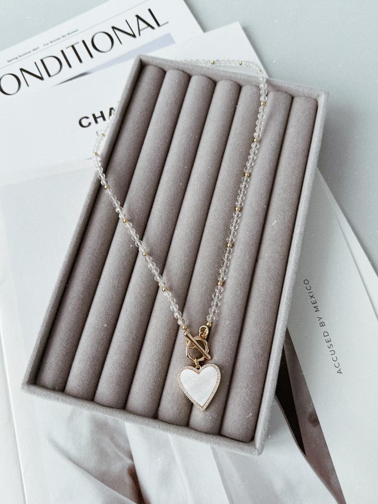 Колье из горного хруcталя с перламутровым сердцем (позолота)