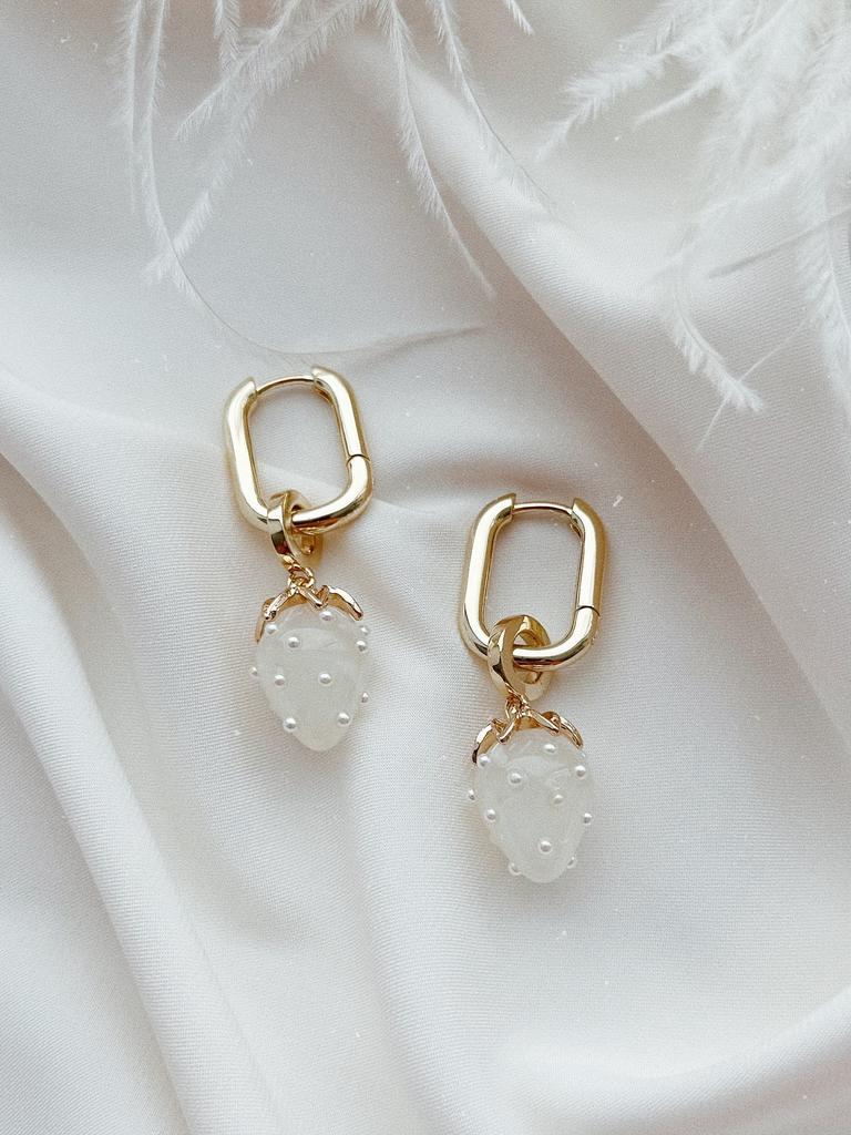 Серьги с клубничками (белый)