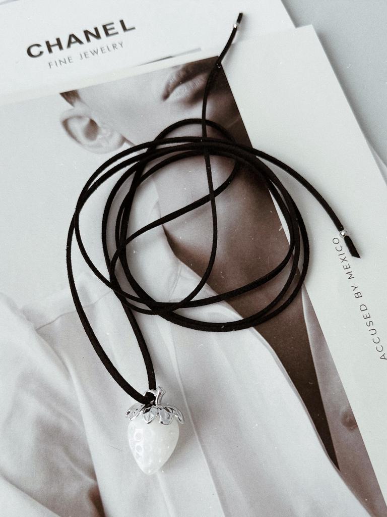 Чокер с клубничкой (родий)