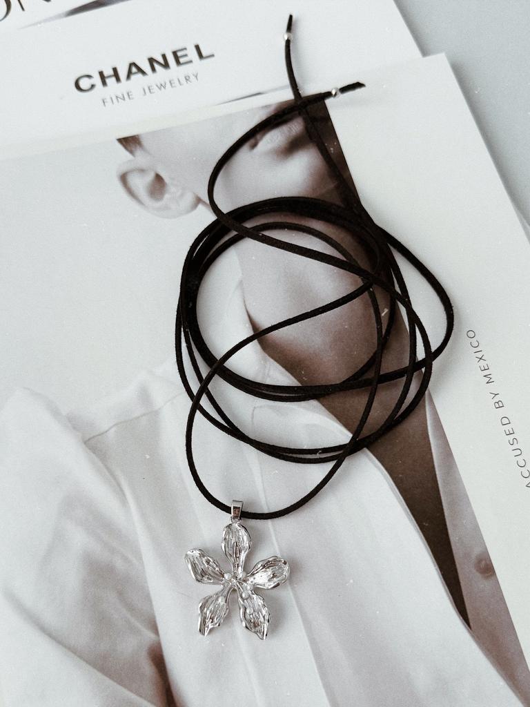 Чокер с цветком (родий)