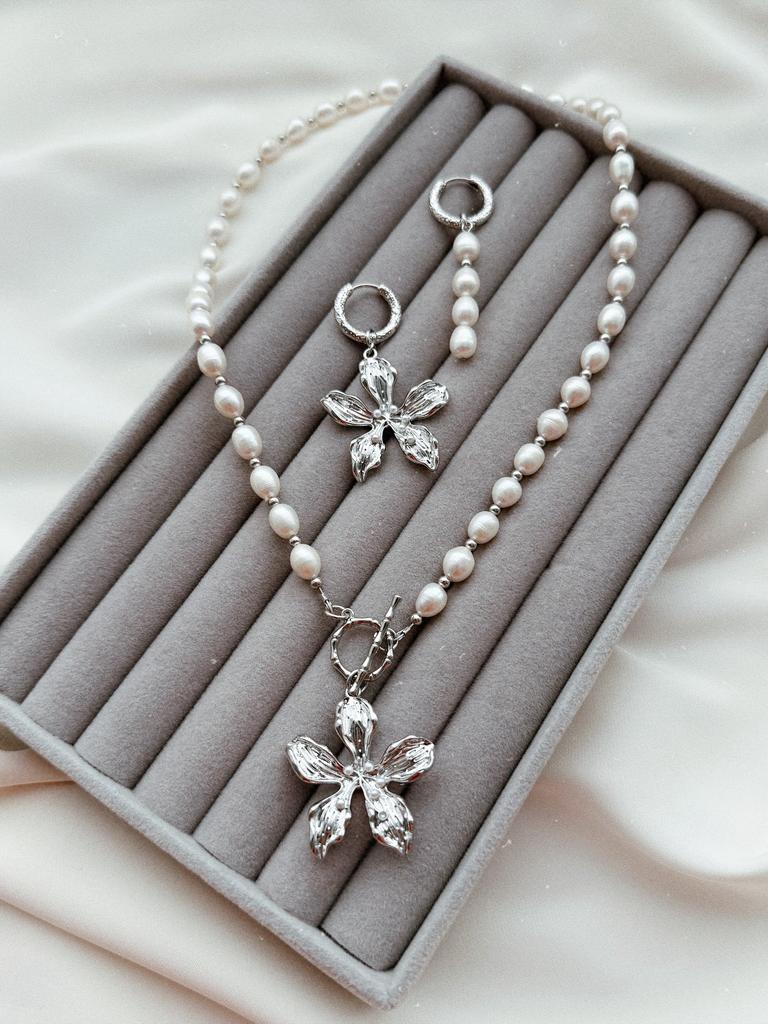 Комплект:  колье и серьги с цветком (родий)