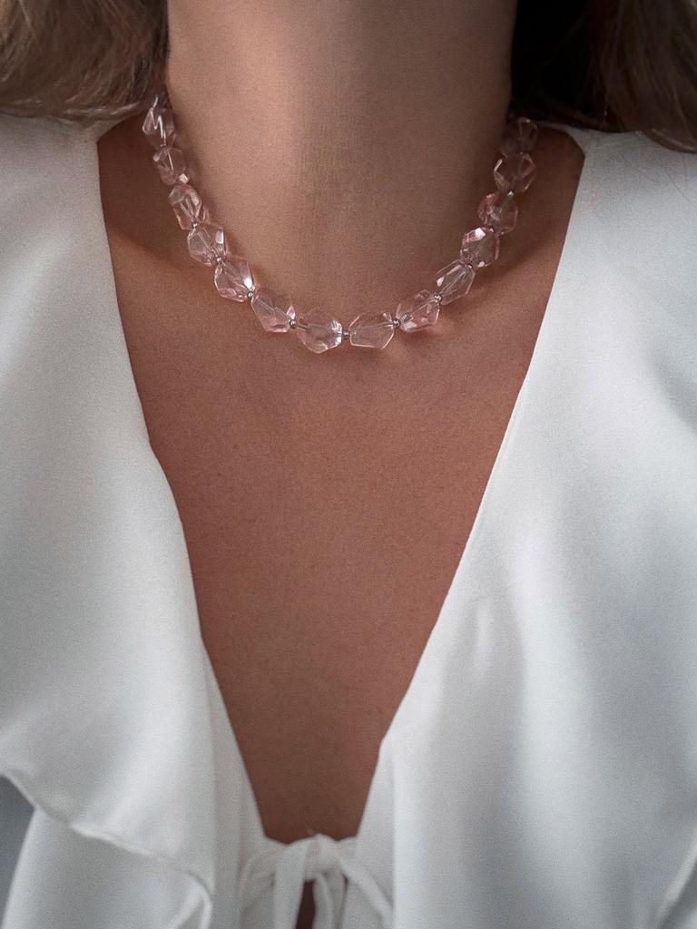 Чокер из аква-кварца (розовый, родий)