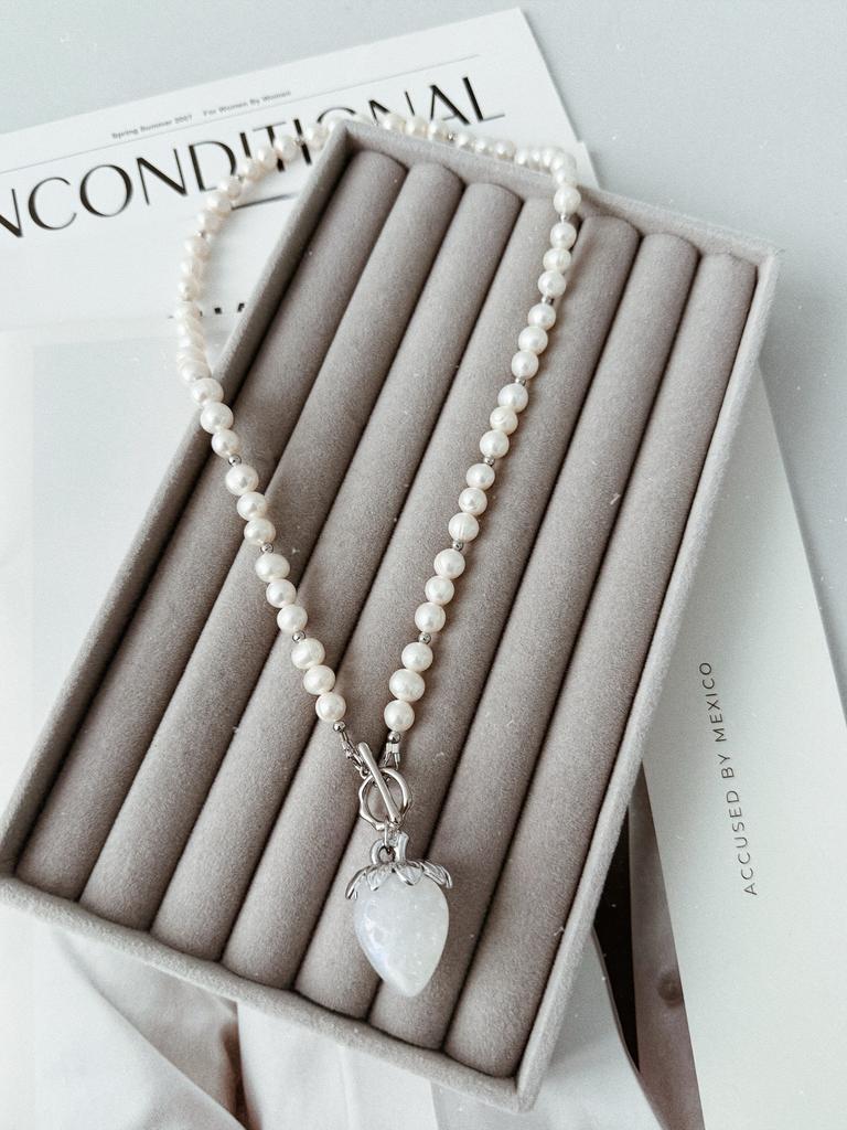 Жемчужное колье с клубничкой (родий)