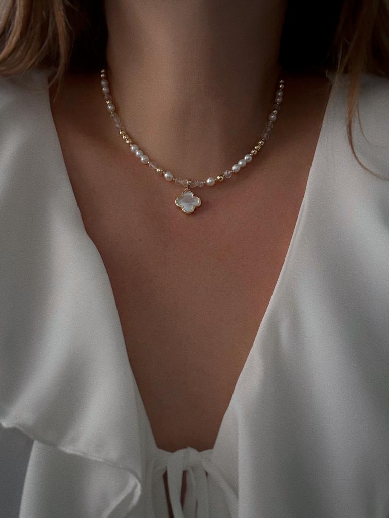 Чокер из жемчуга, гематита и горного хрусталя (позолота)