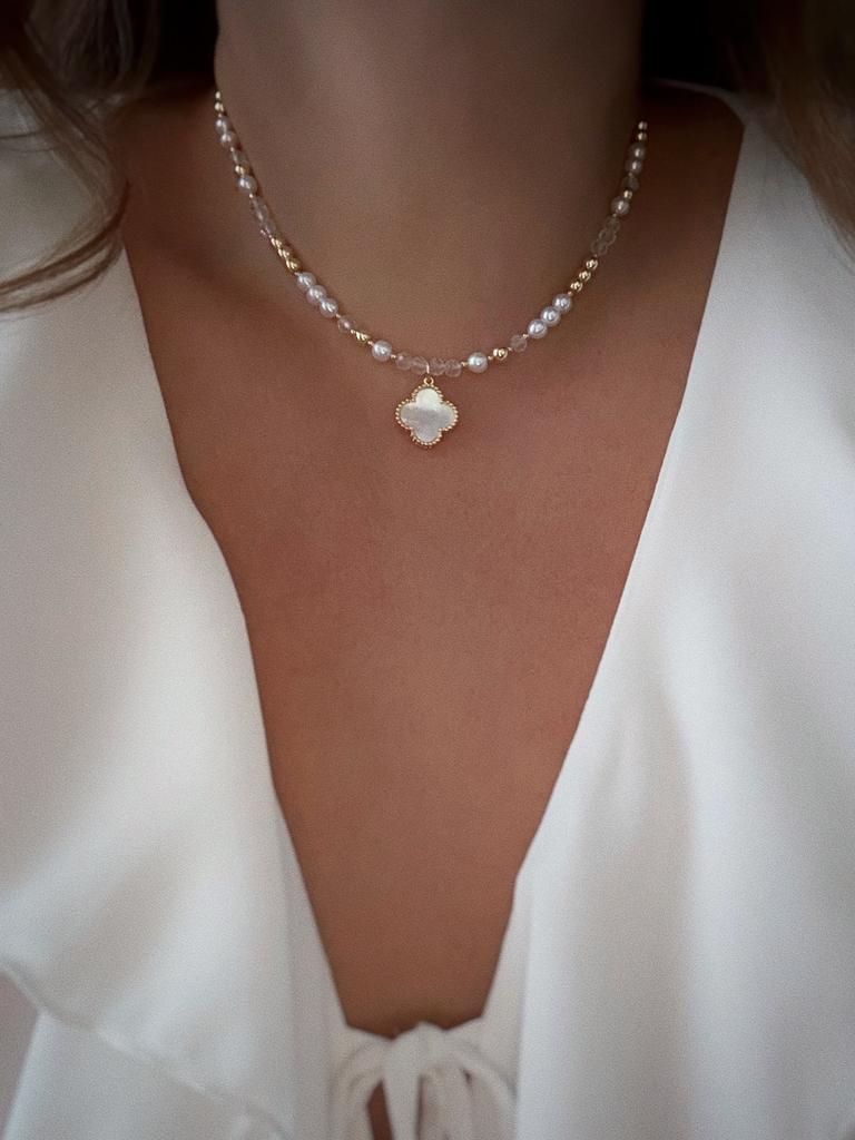 Чокер из жемчуга, гематита и горного хрусталя (позолота)