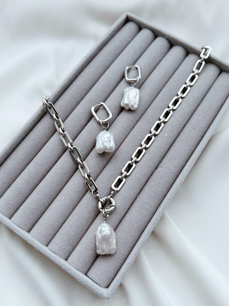 Комплект:  колье и серьги с барочным жемчугом