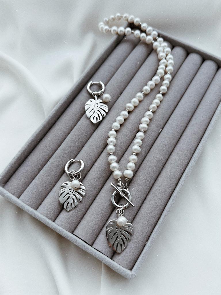 Комплект: колье и серьги с монстерами