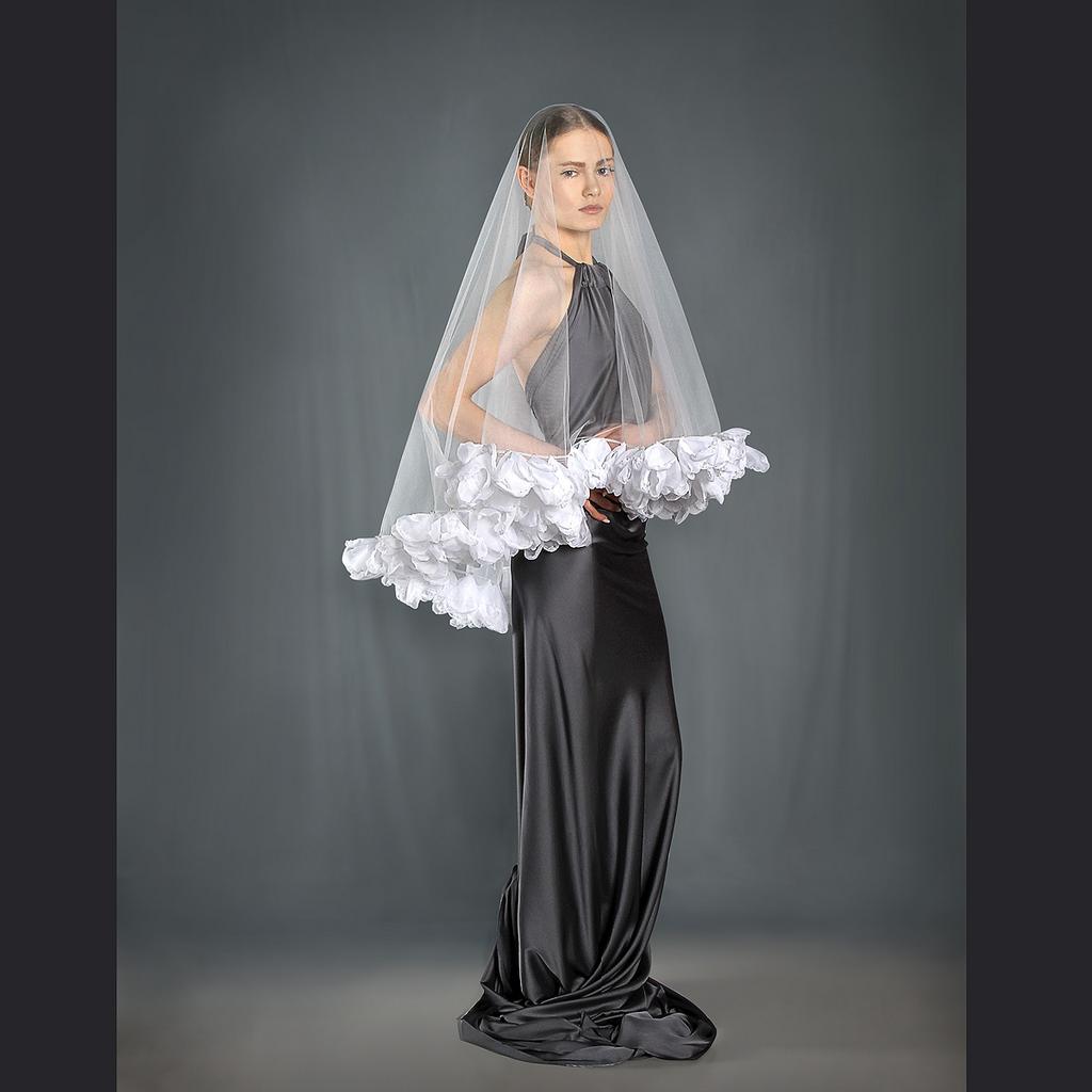 Фата с цветами  и  жемчугом